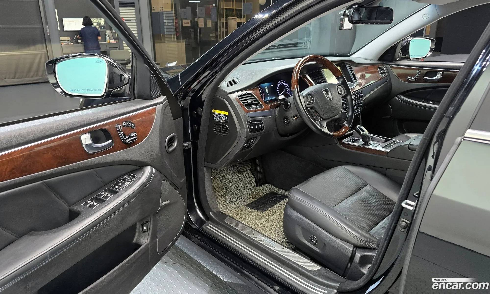 Hyundai Equus 2013 — 24