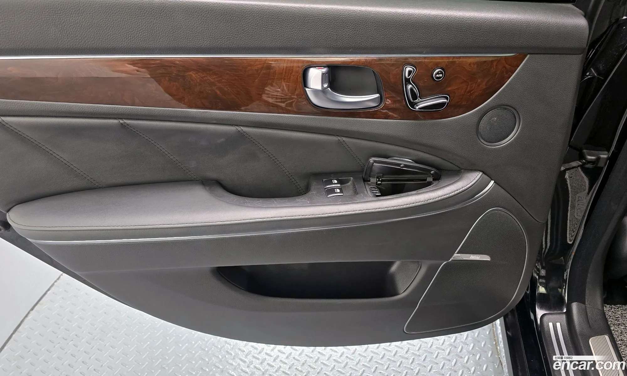 Hyundai Equus 2013 — 30