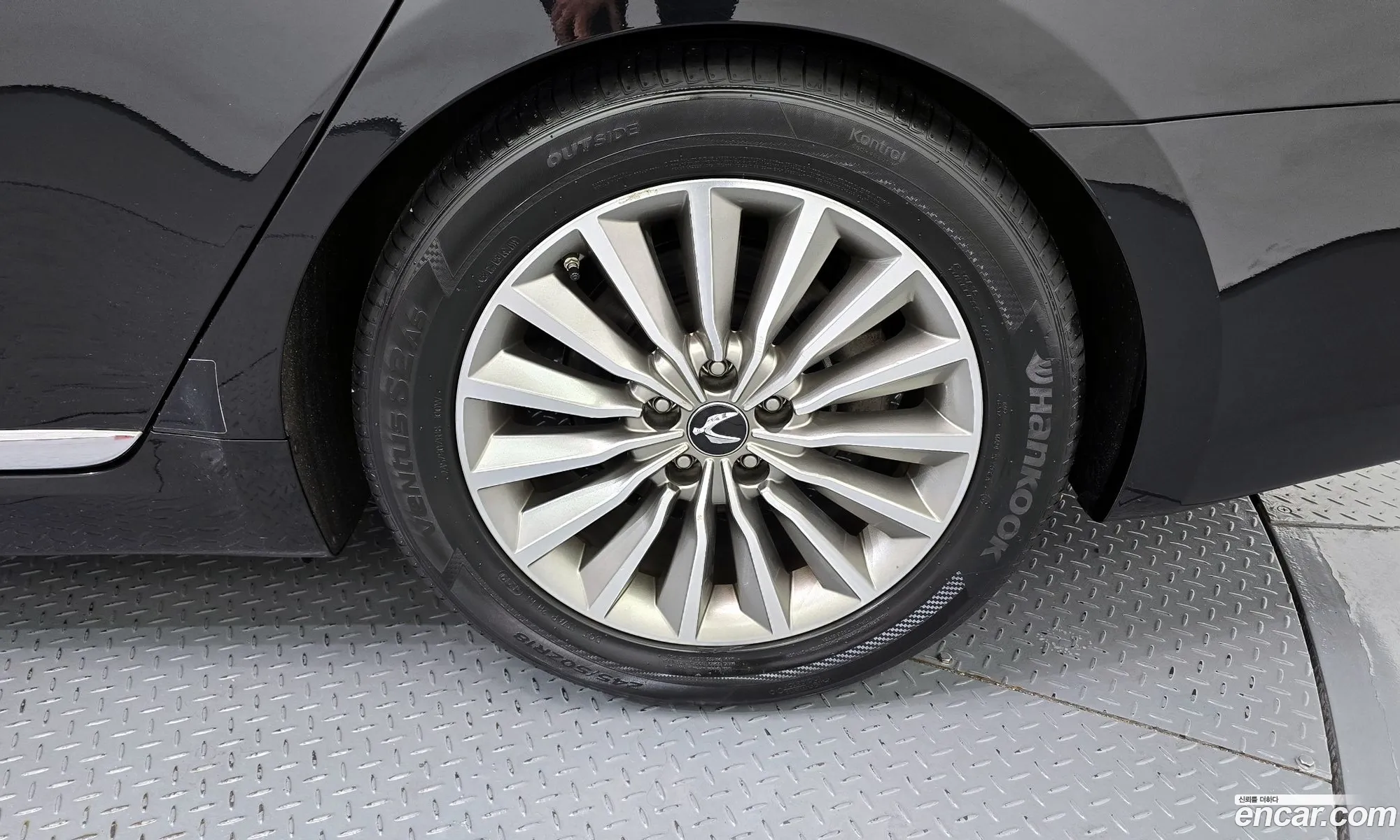 Hyundai Equus 2013 — 18