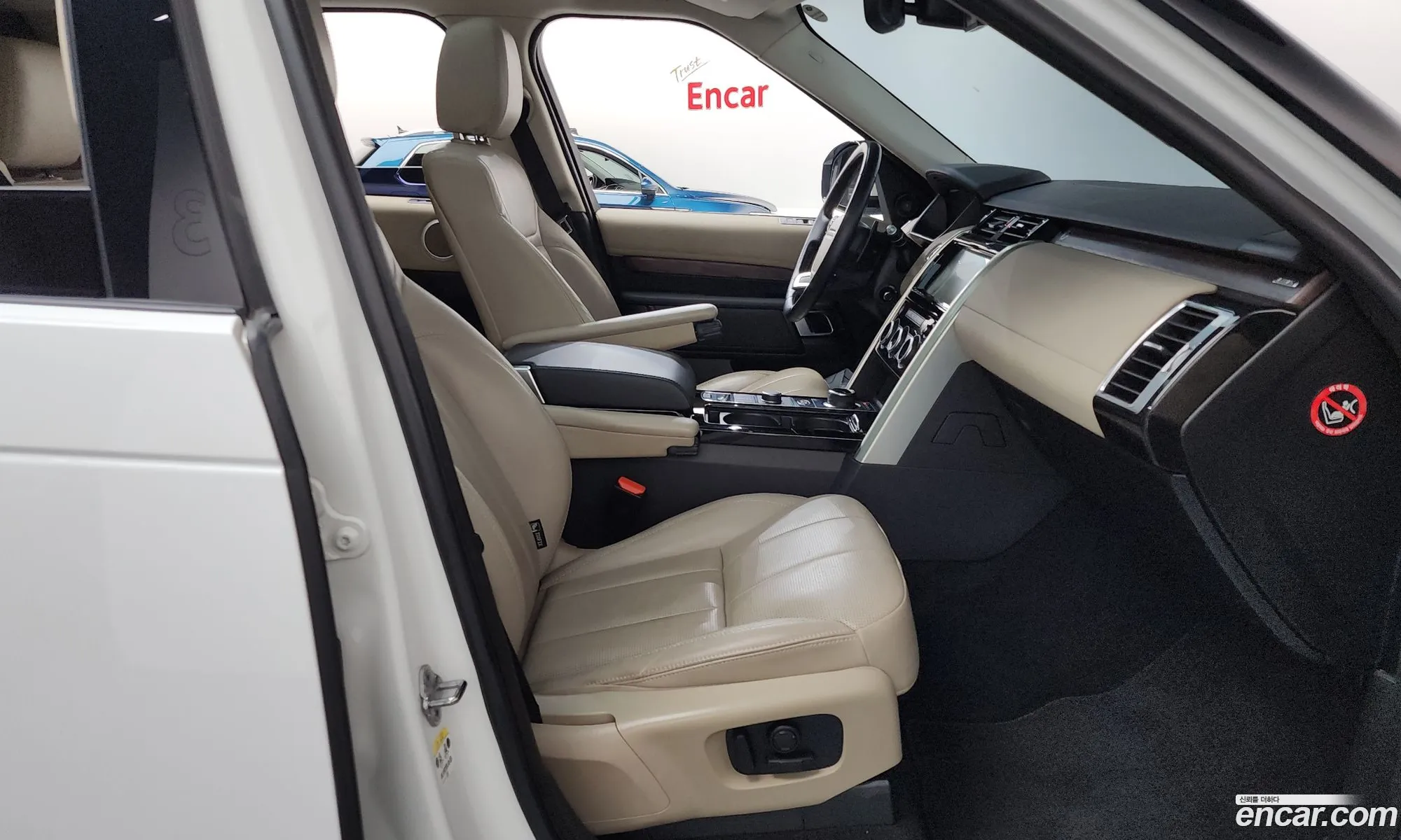 Land Rover Discovery 5 2019 — 23