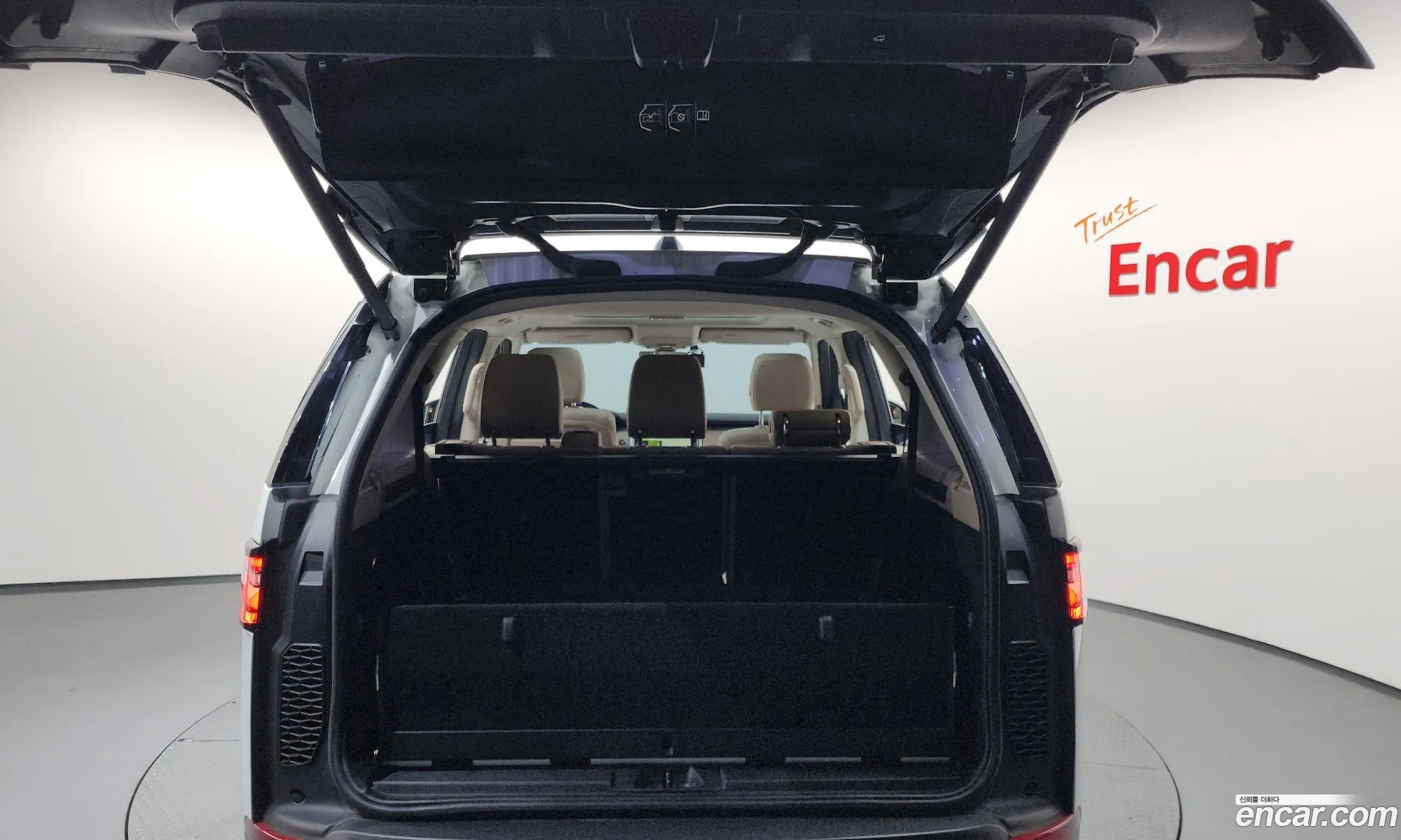 Land Rover Discovery 5 2019 — 25