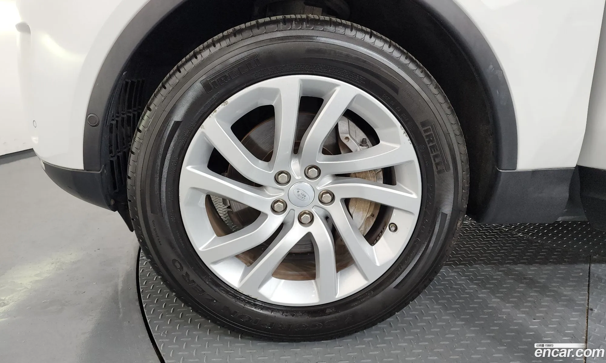 Land Rover Discovery 5 2019 — 26