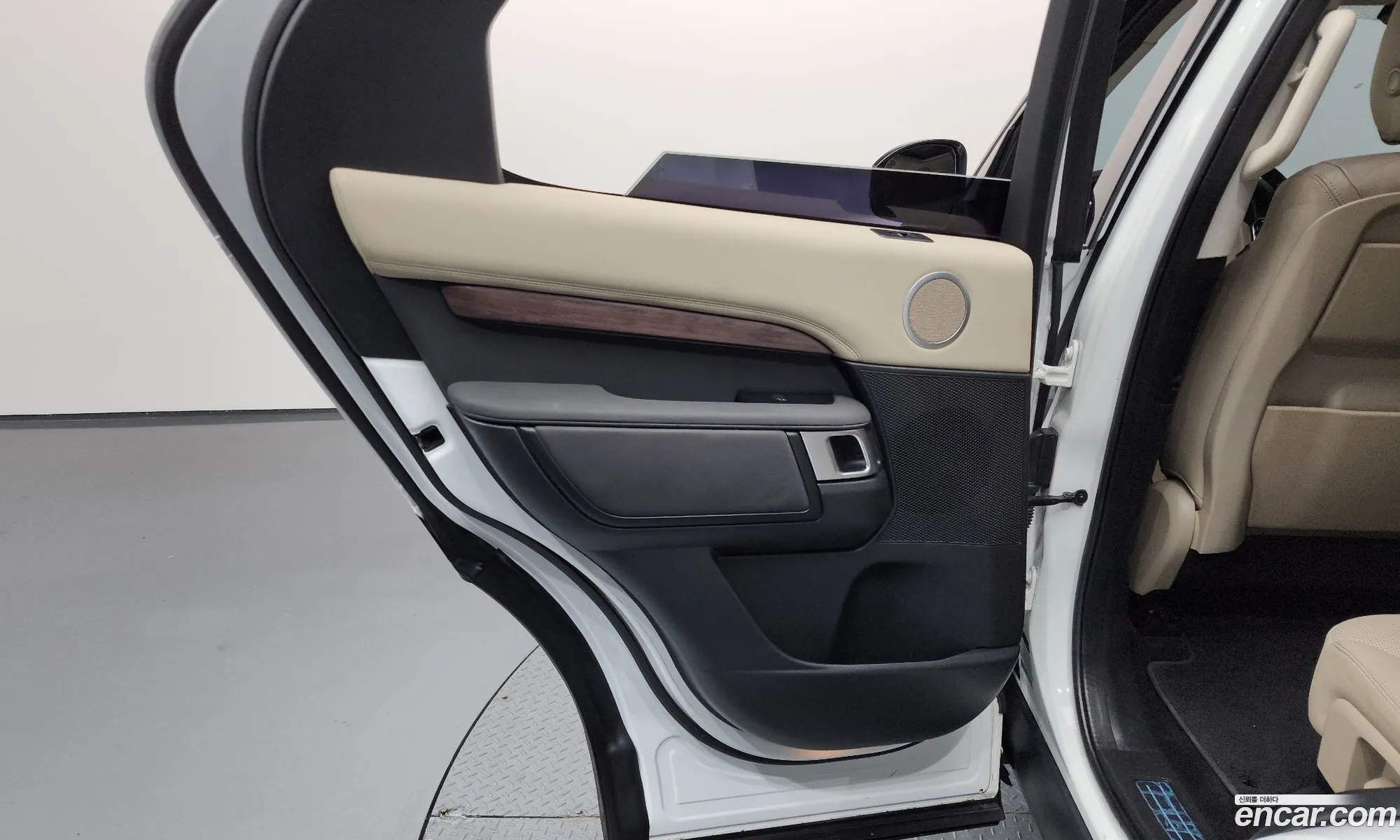Land Rover Discovery 5 2019 — 19