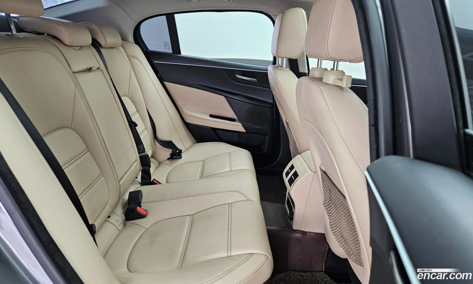 Jaguar XE 2016 — 9