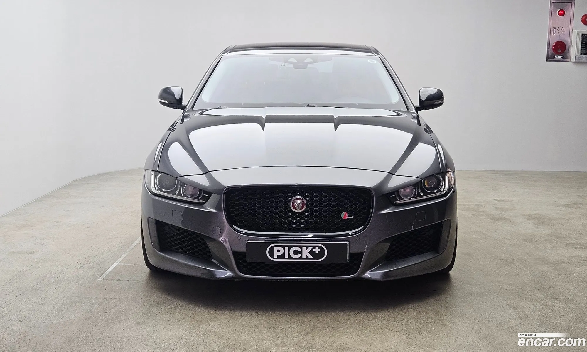 Jaguar XE 2016 — 10