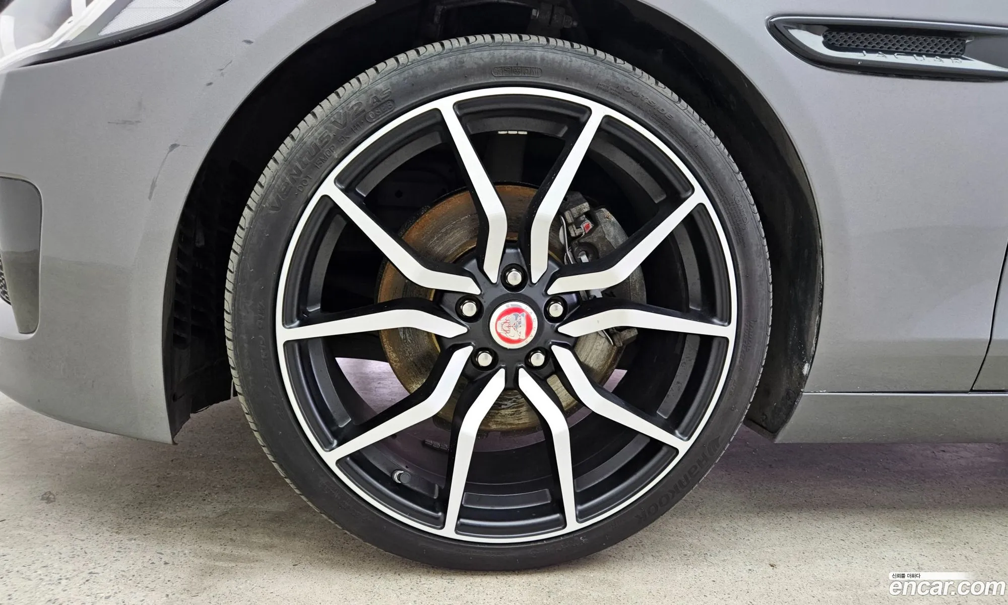 Jaguar XE 2016 — 18