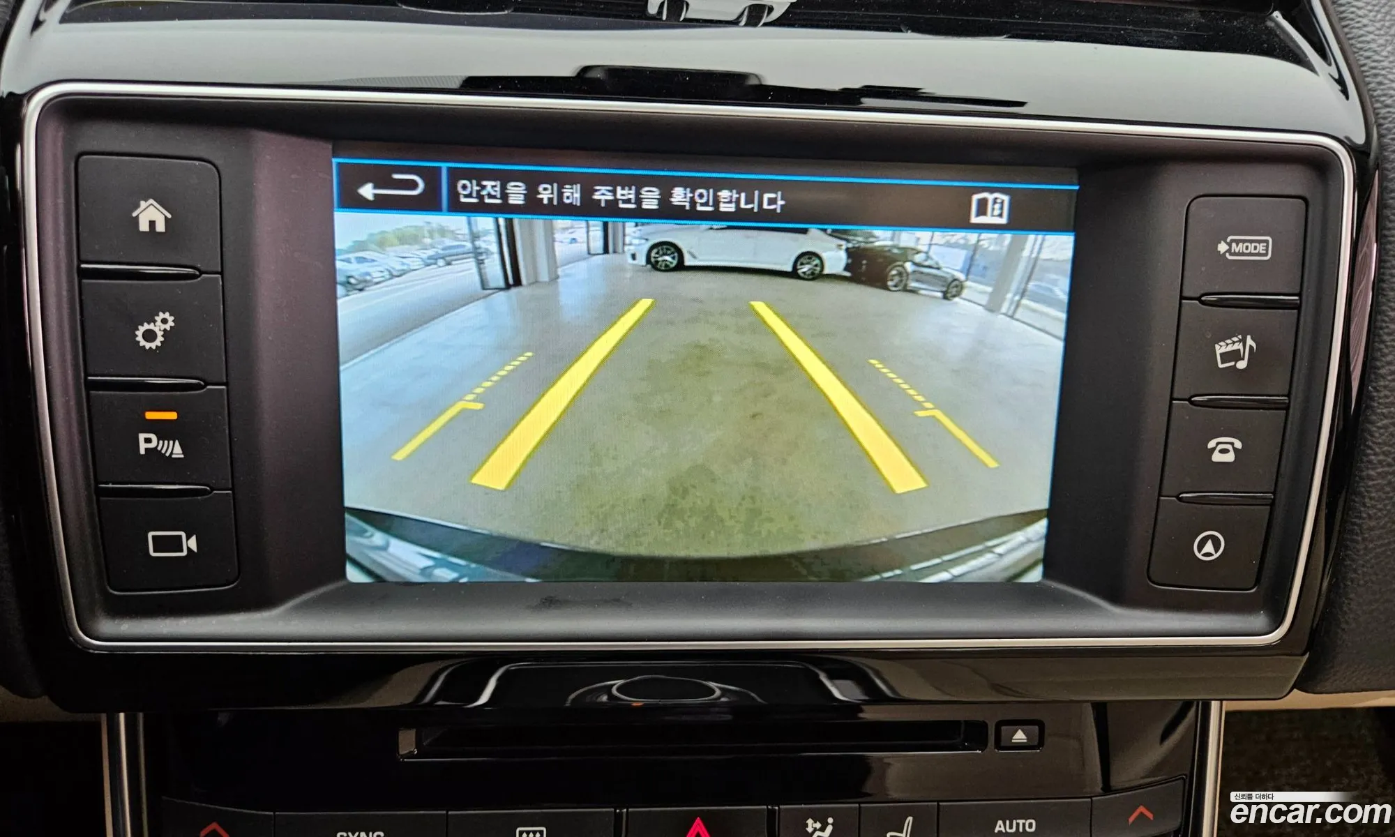 Jaguar XE 2016 — 14