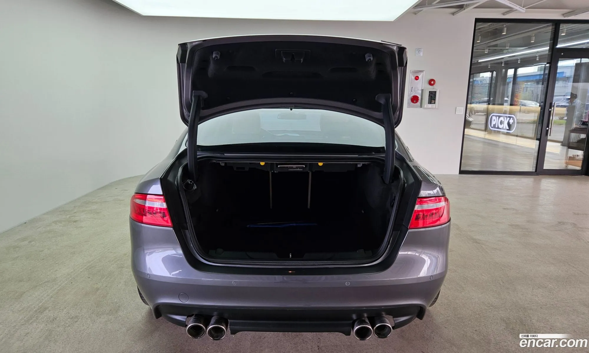 Jaguar XE 2016 — 19