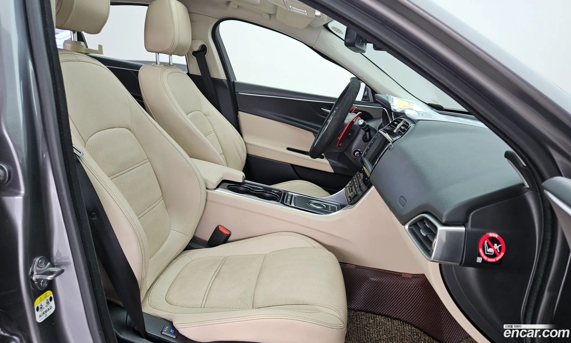 Jaguar XE 2016 — 5
