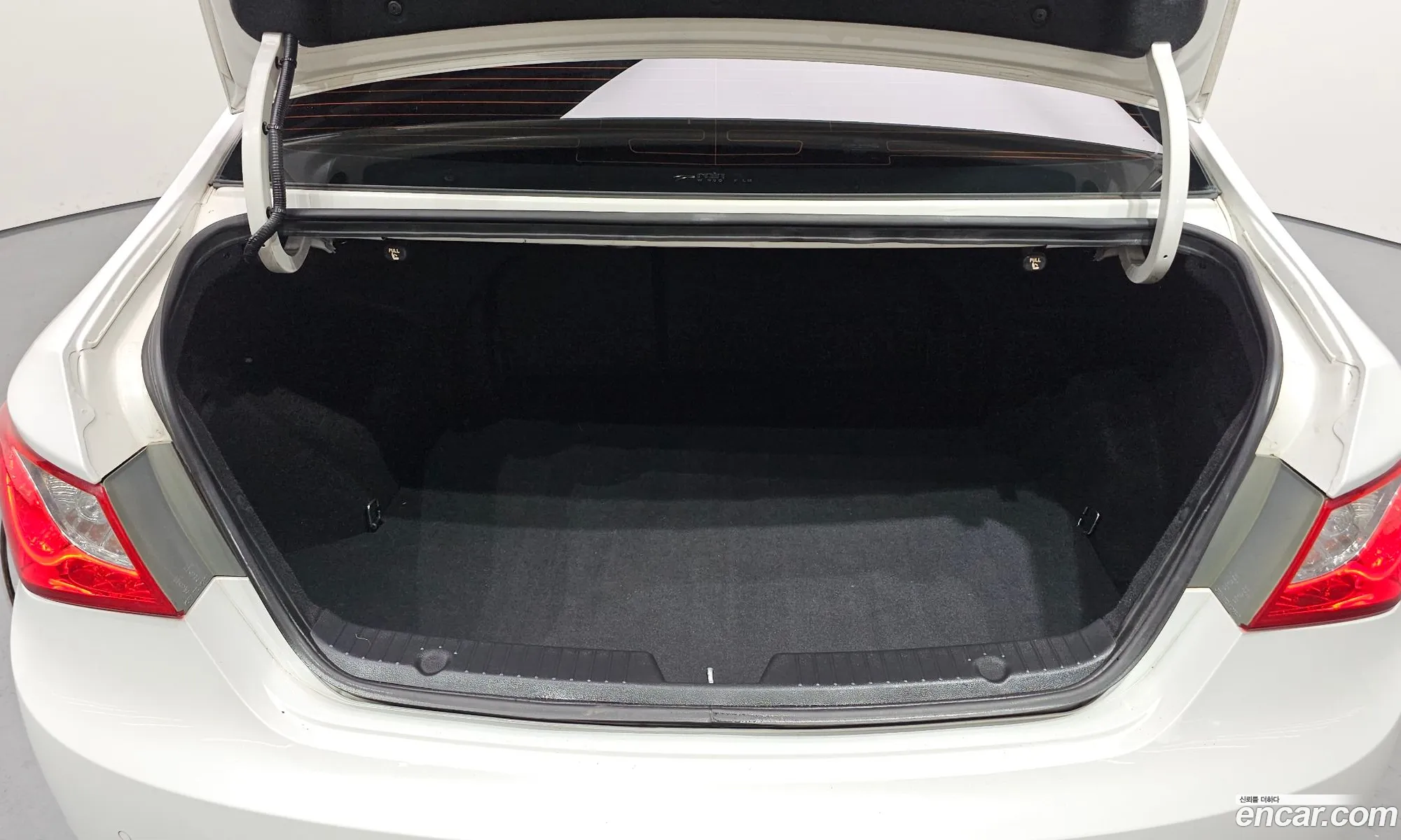 Hyundai YF Sonata 2011 KMHEC41BBBA279202 — 17