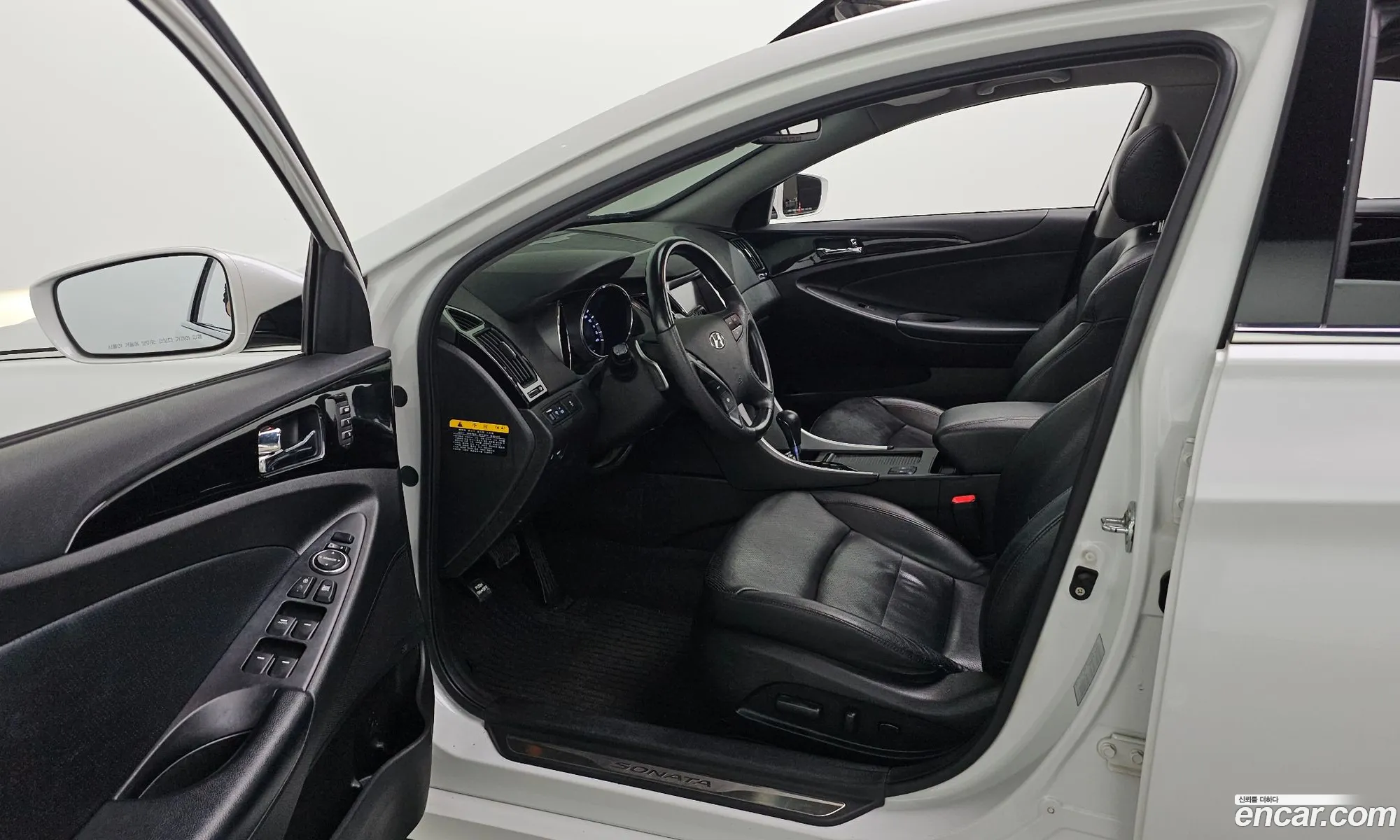 Hyundai YF Sonata 2011 KMHEC41BBBA279202 — 15