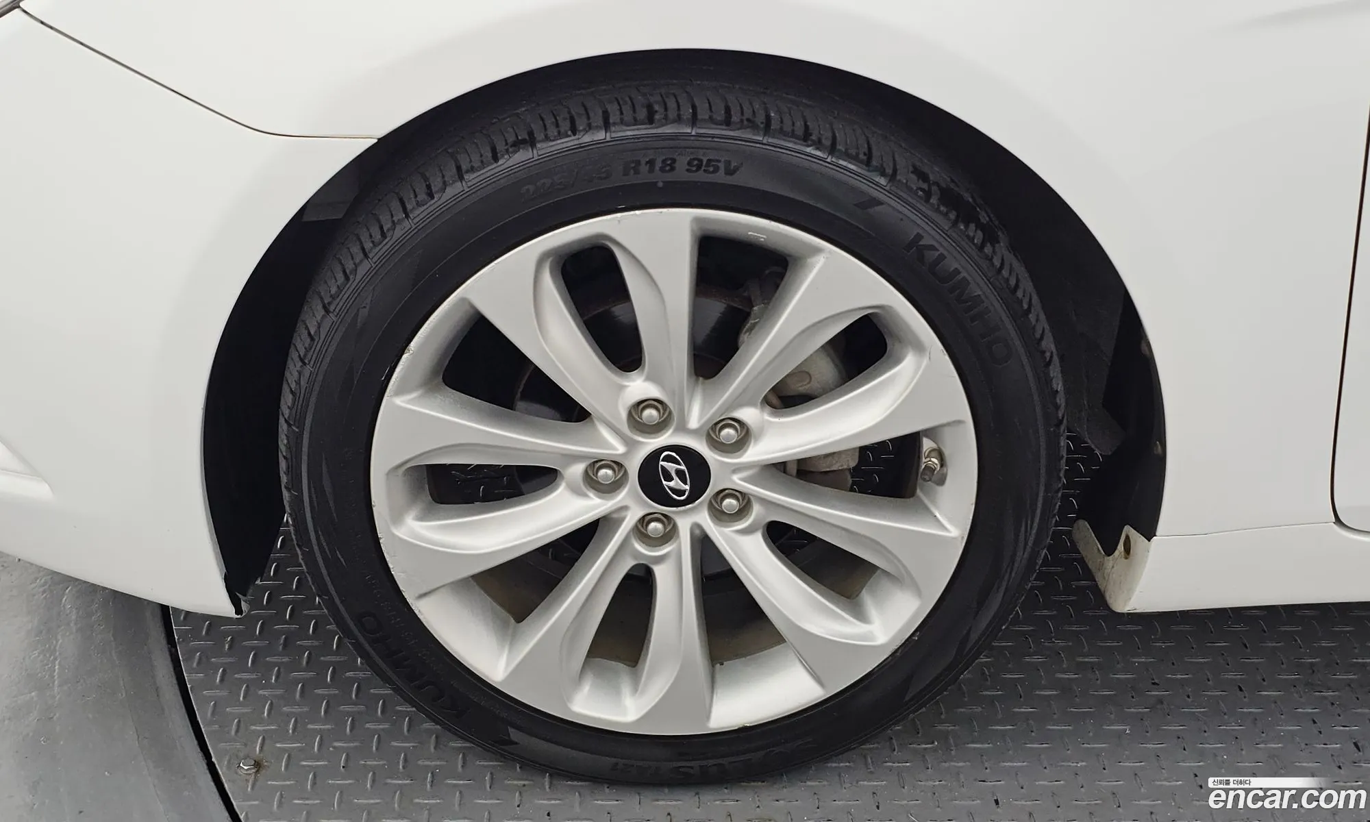Hyundai YF Sonata 2011 KMHEC41BBBA279202 — 5