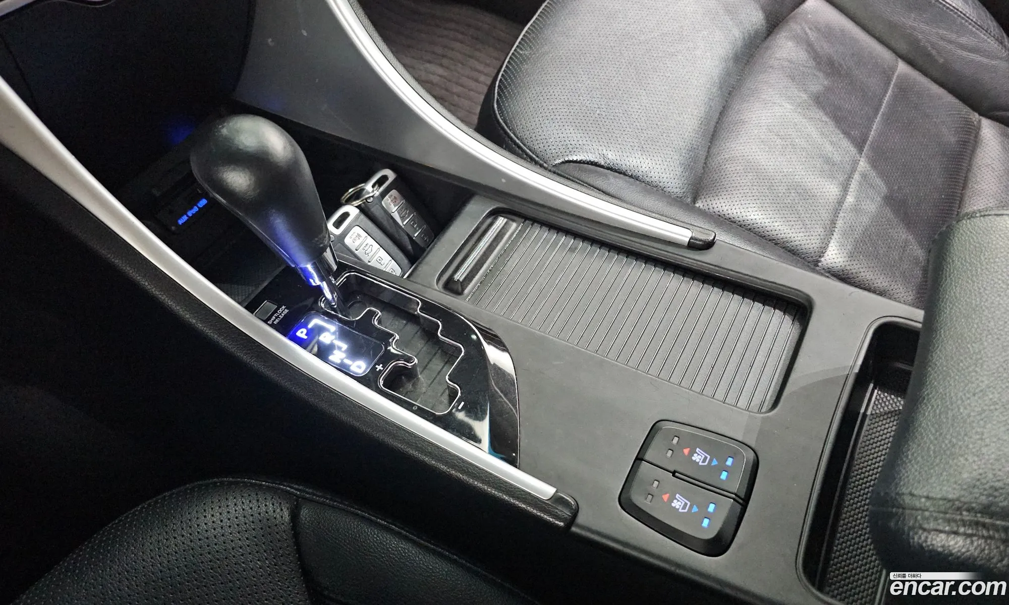 Hyundai YF Sonata 2011 KMHEC41BBBA279202 — 12