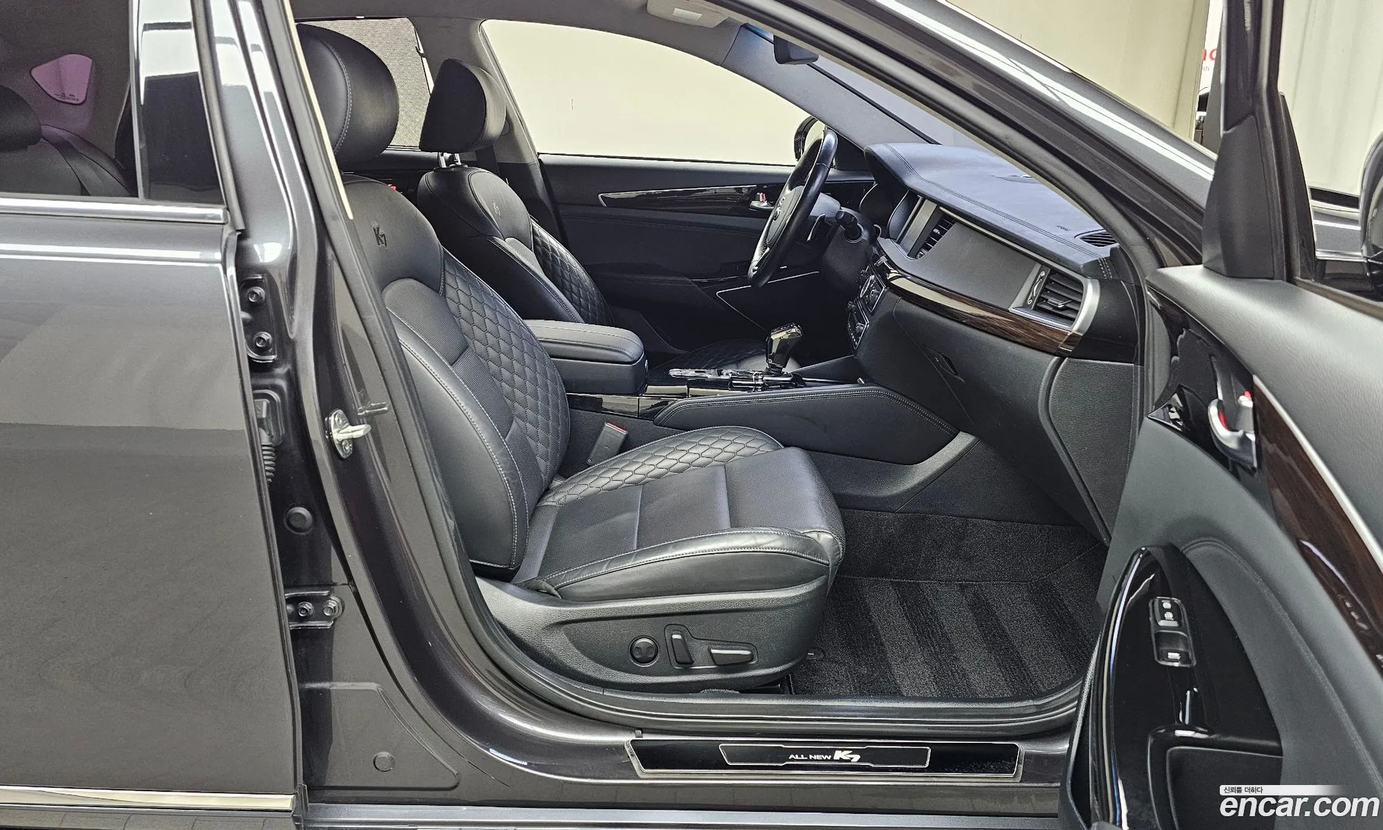 Kia K7 2018 KNALC411BJA119038 — 17