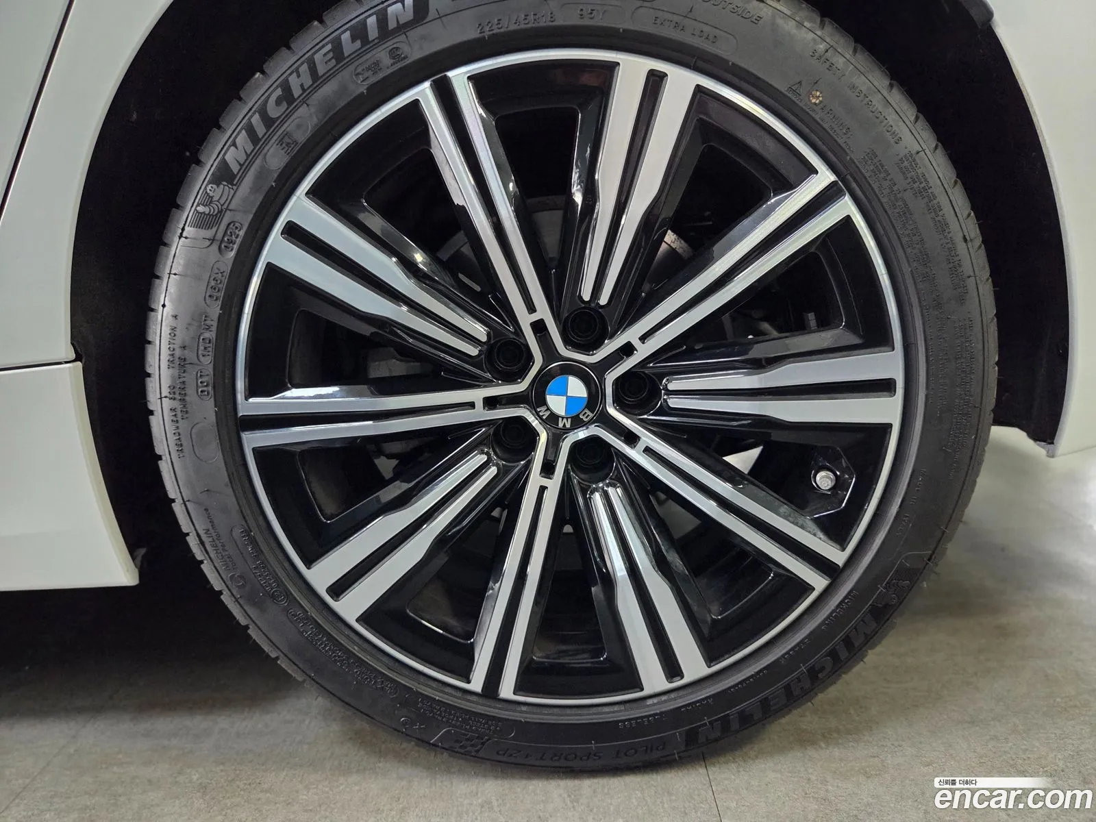 BMW 3 Series 2025 — 3