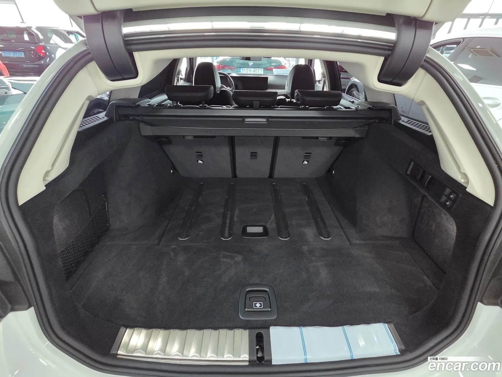 BMW 3 Series 2025 — 12
