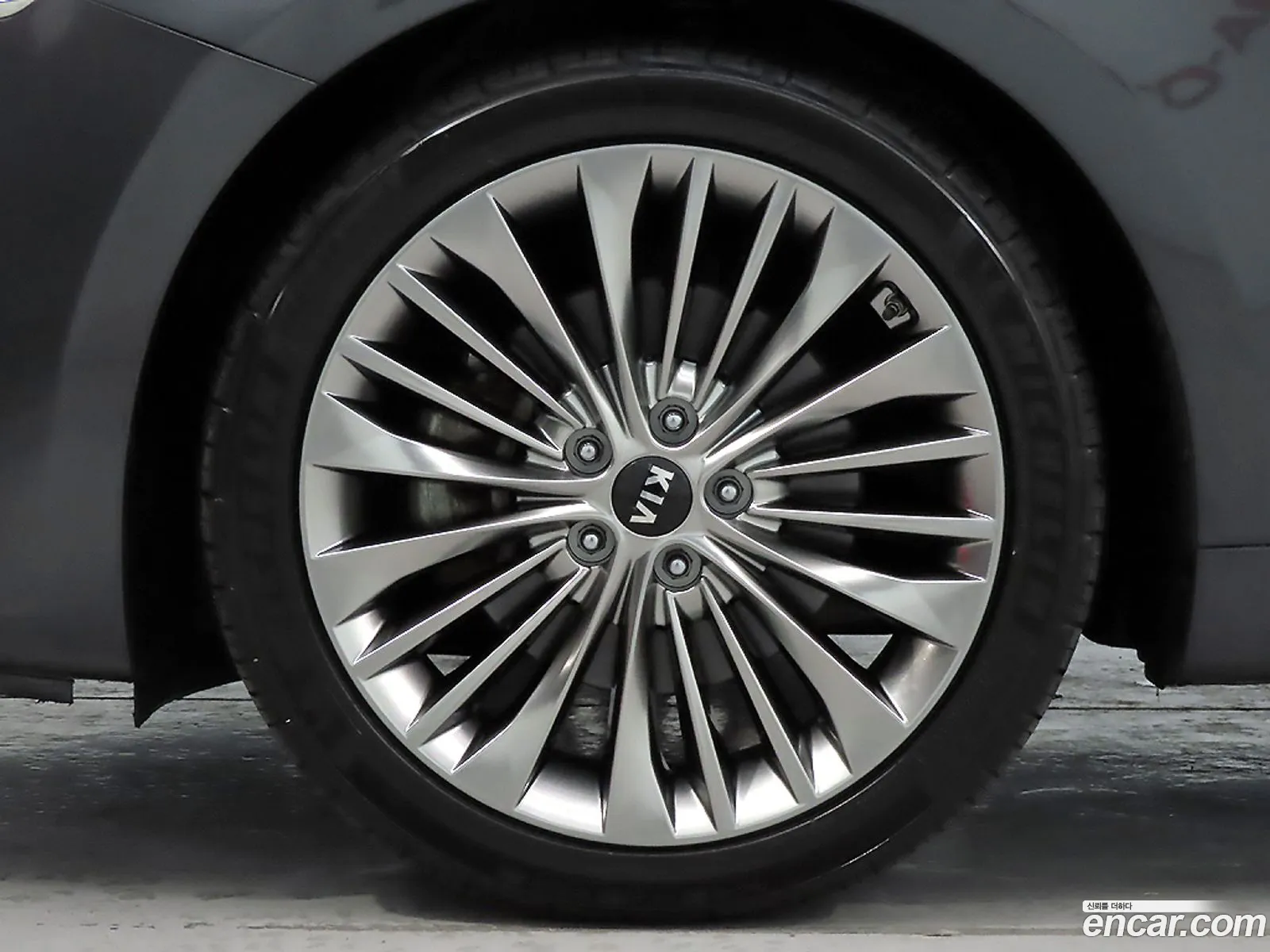 Kia K7 2017 — 12