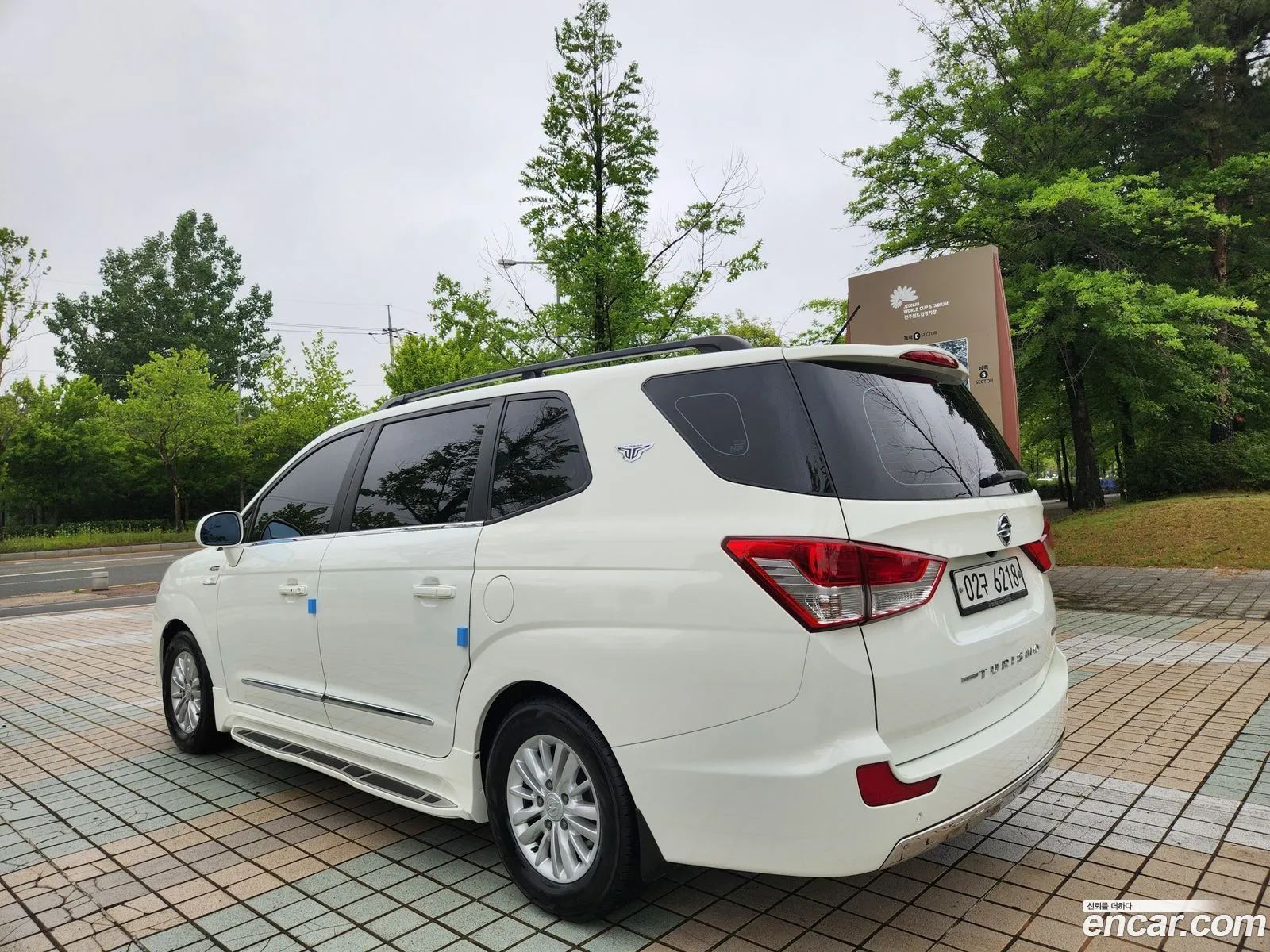 KG Mobility (SsangYong) Korando Turismo 2017 — 3