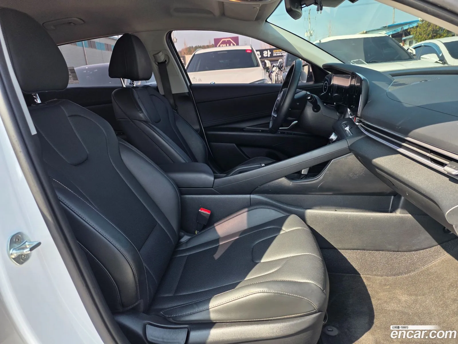 Hyundai Elantra 2022 — 13
