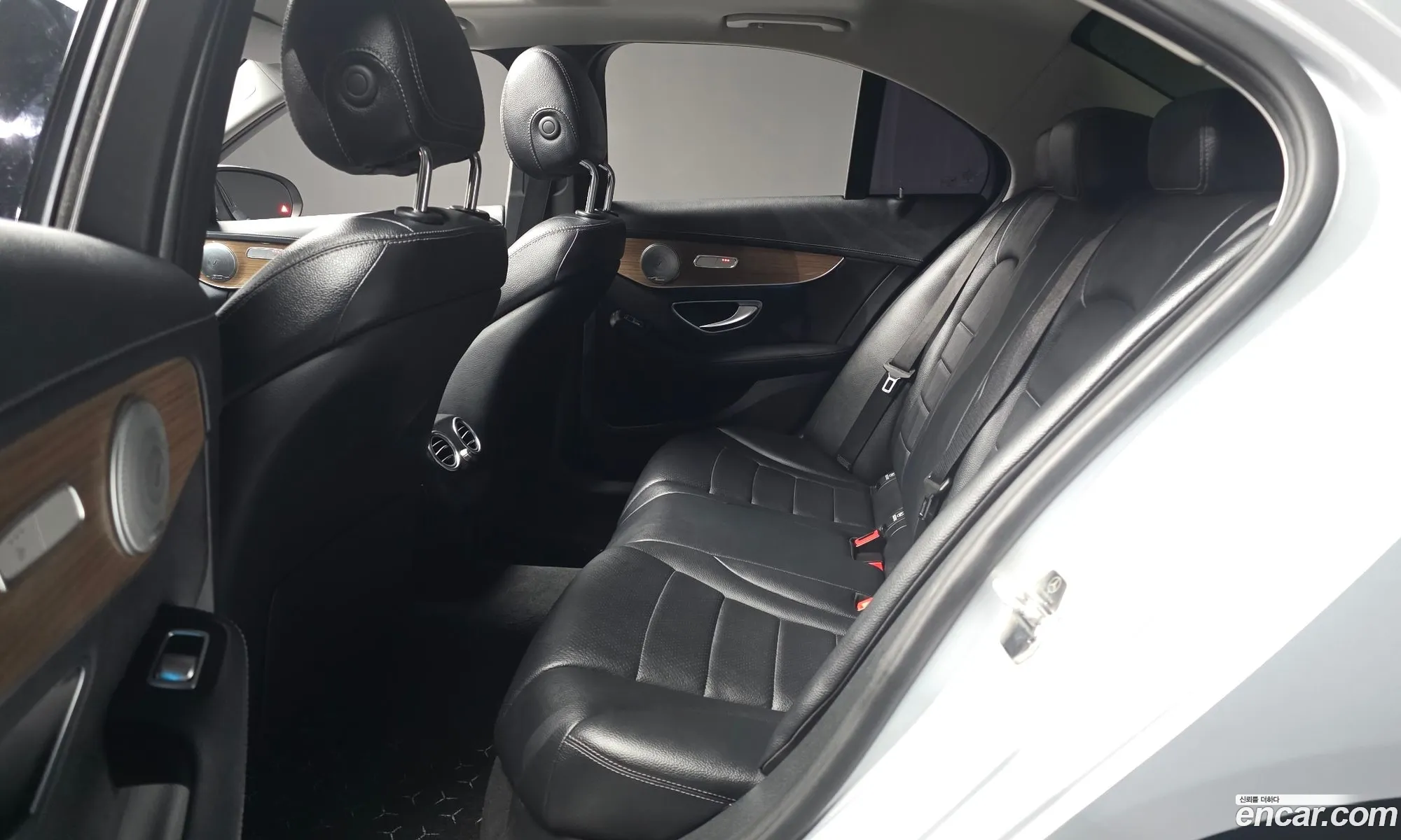 Mercedes-Benz C-Class W205 2016 — 14