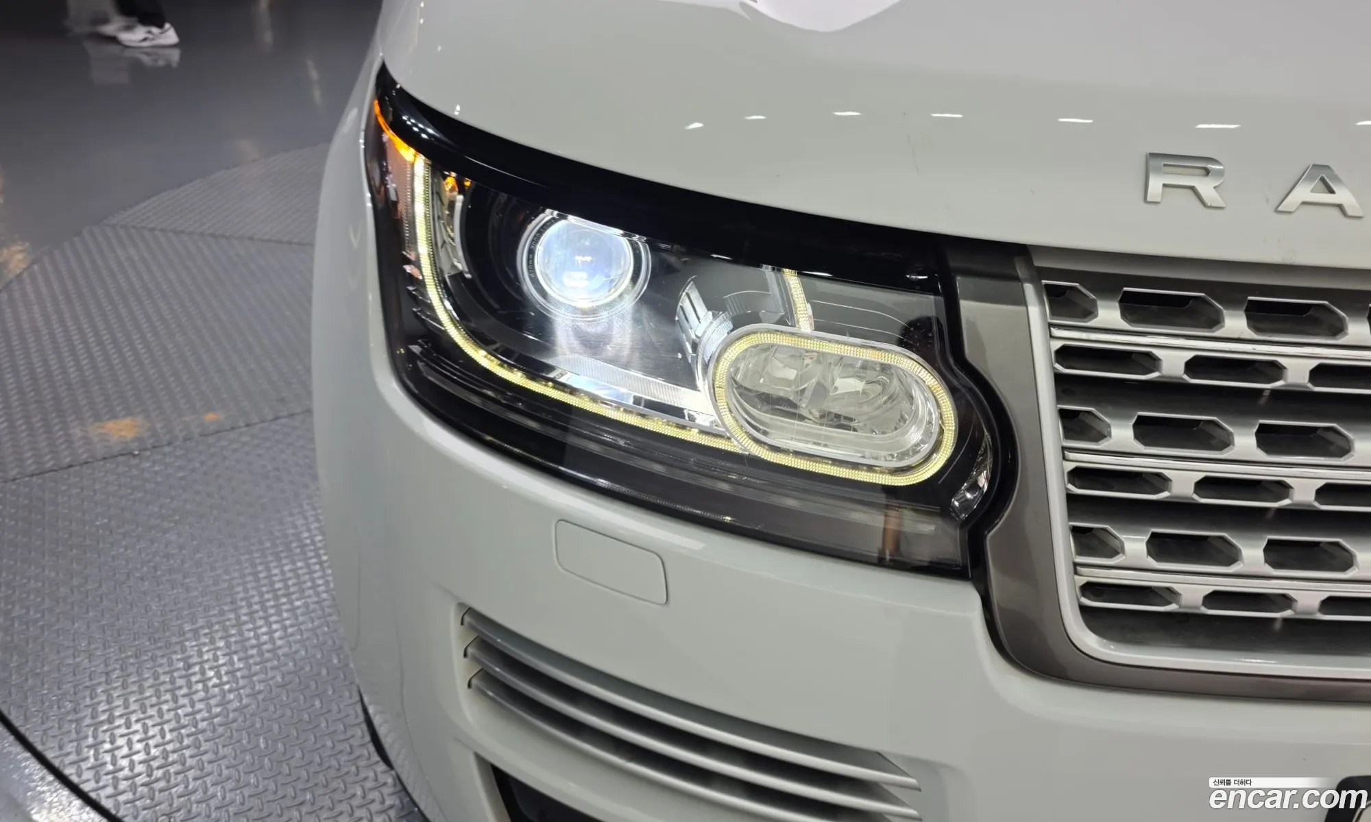 Land Rover Range Rover 2017 — 32