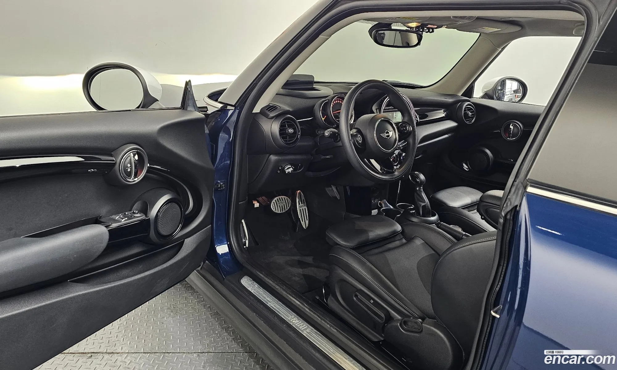 Mini Cooper 2017 WMWXP5102J2F93792 — 22