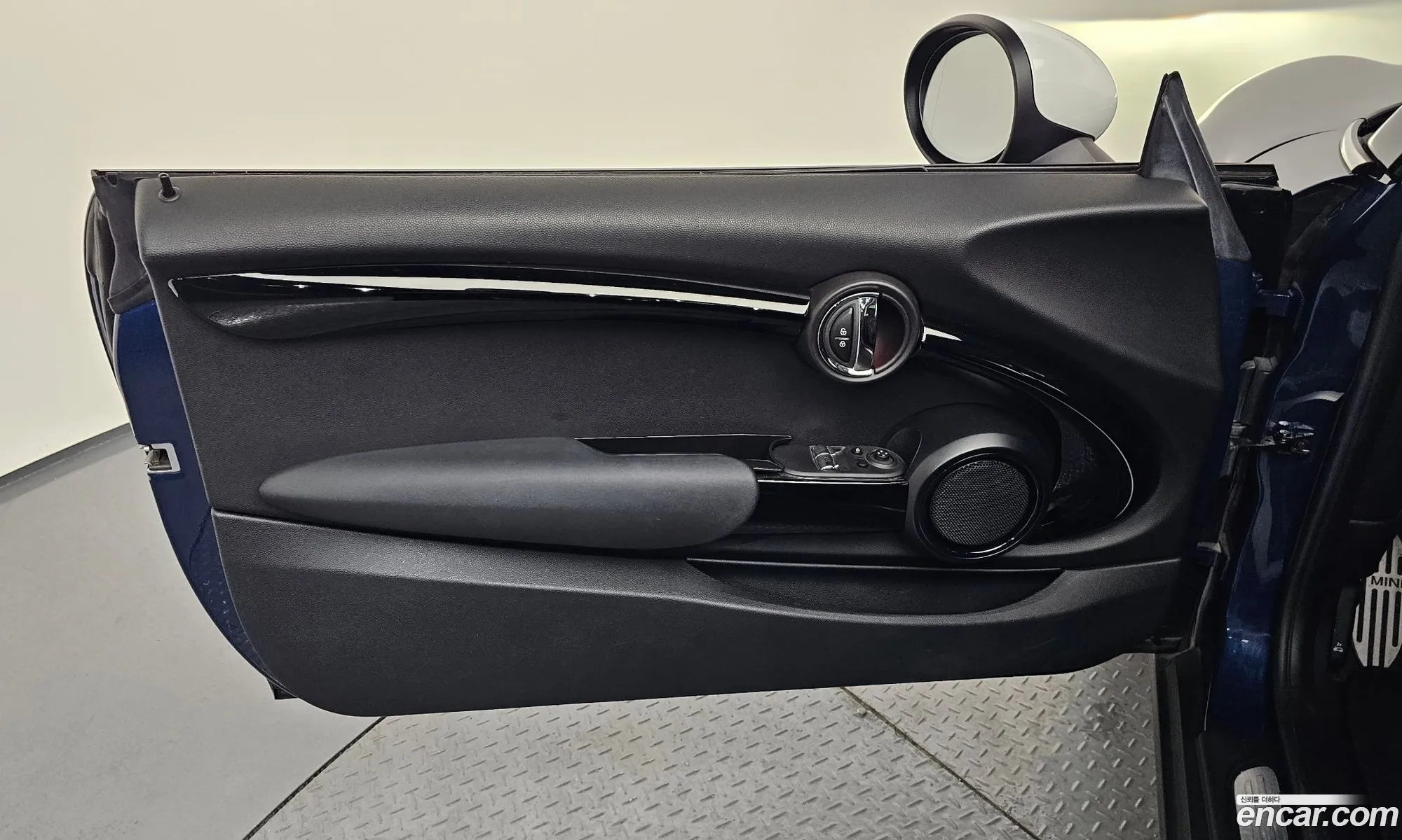Mini Cooper 2017 WMWXP5102J2F93792 — 33