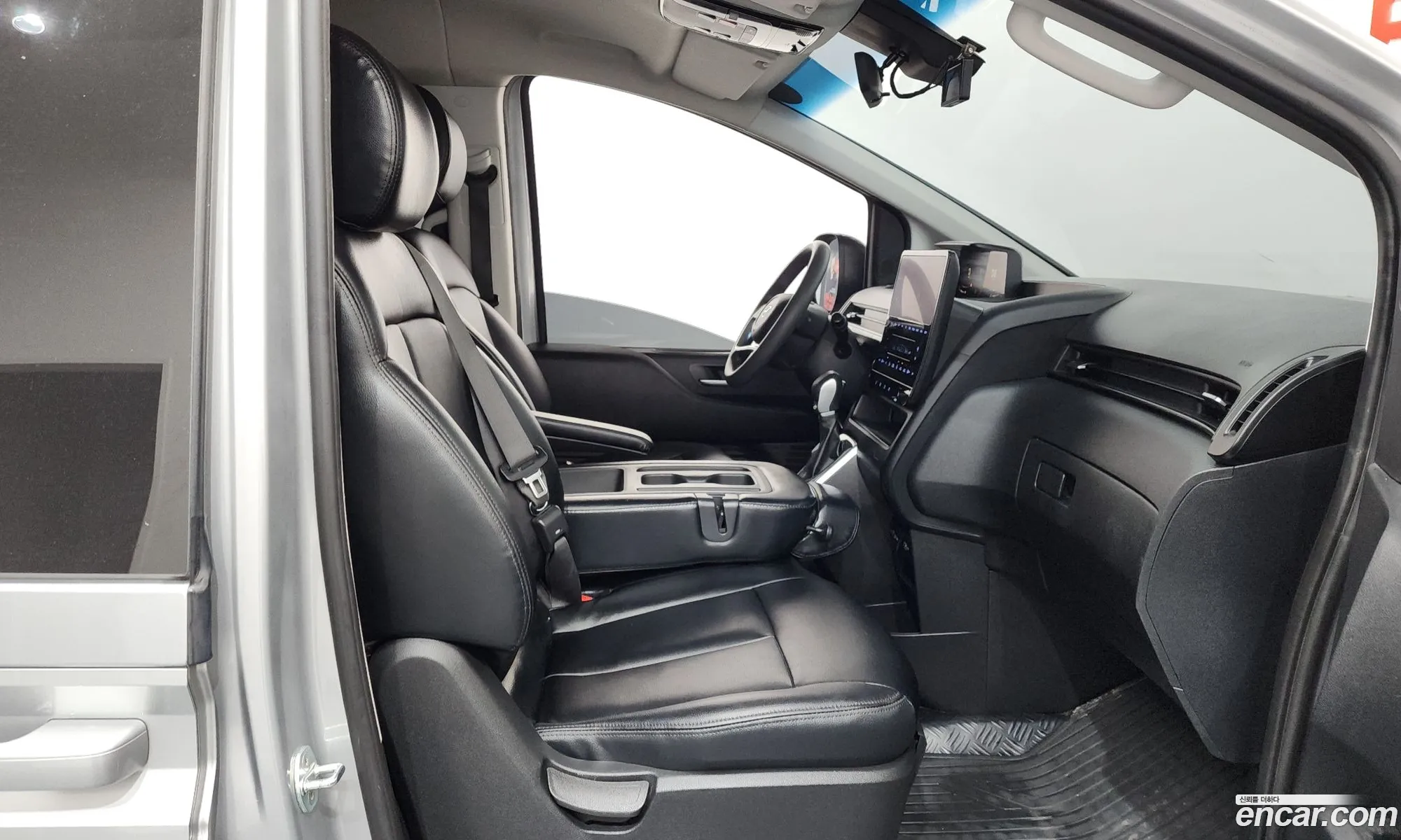 Hyundai Staria 2022 — 25