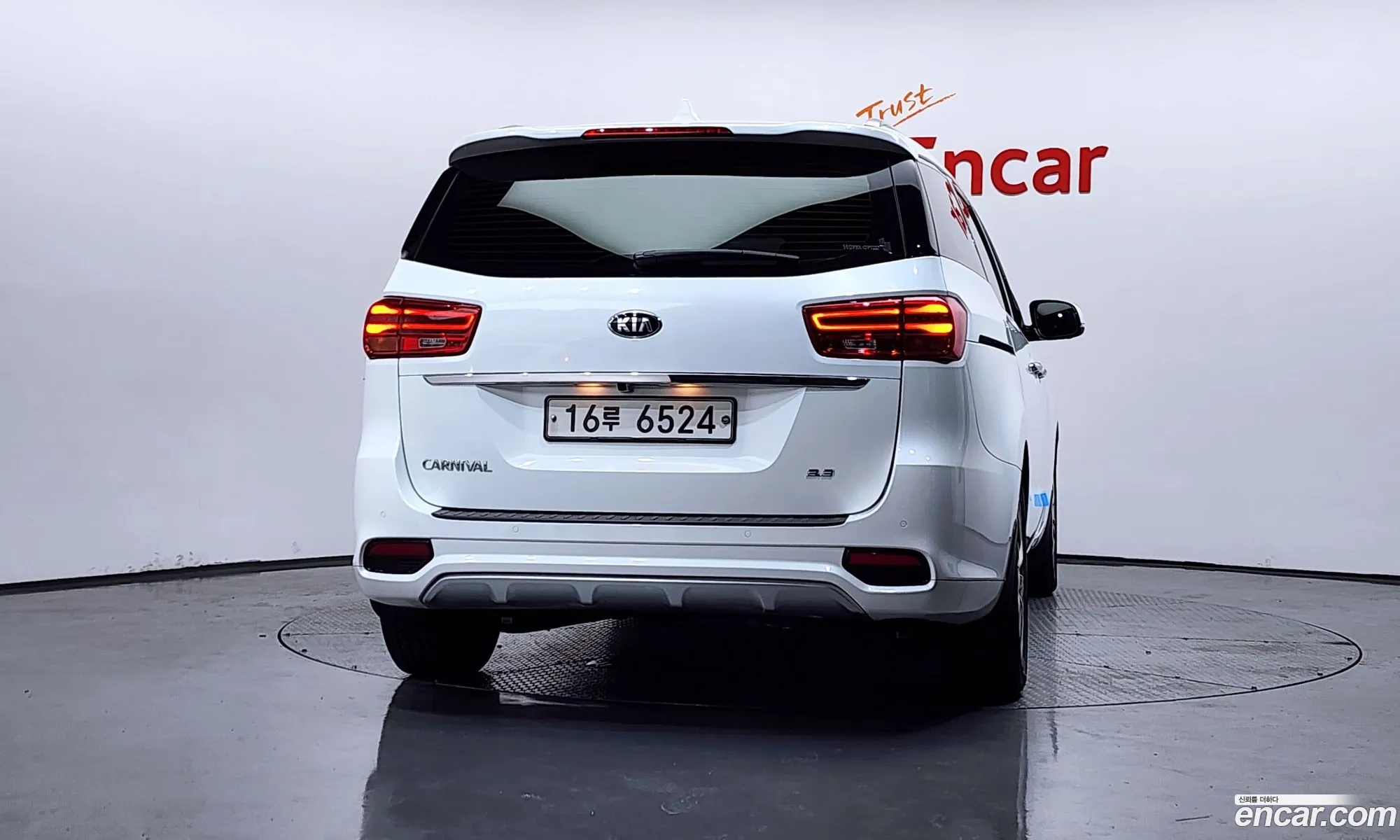 Kia Carnival 2018 KNAME811BKS474396 — 2