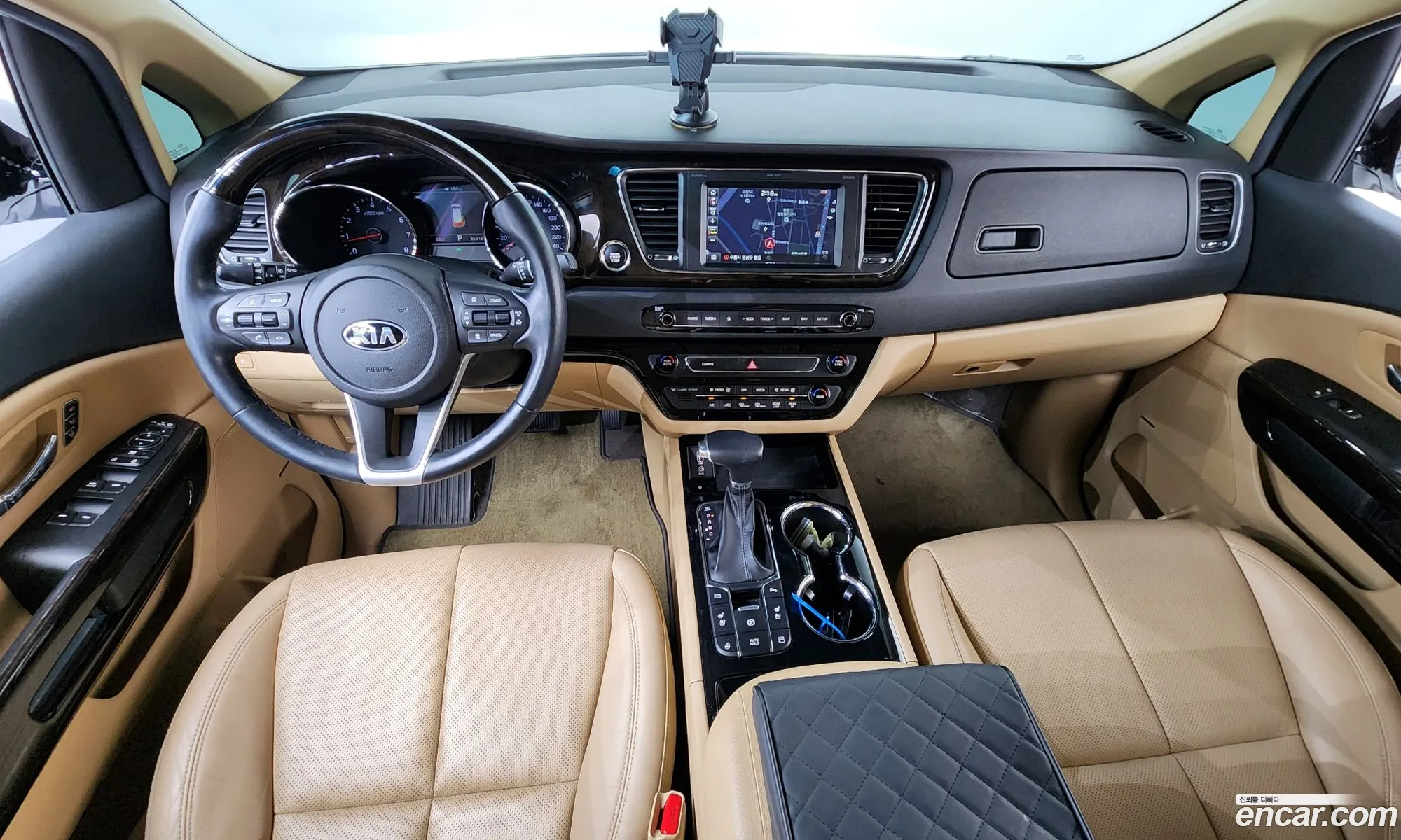 Kia Carnival 2018 KNAME811BKS474396 — 4