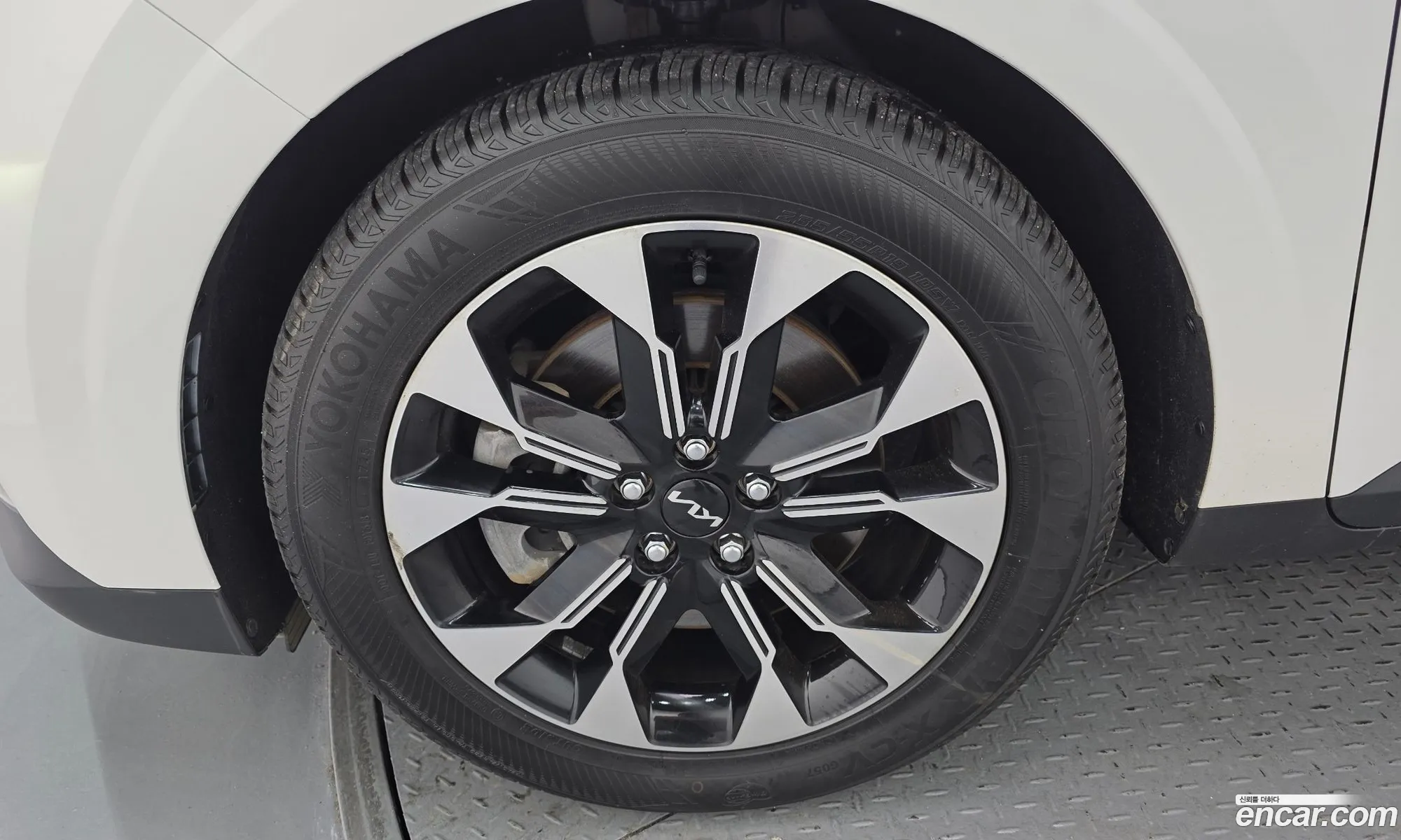 Kia Carnival 2023 KNANE81BBPS343566 — 9