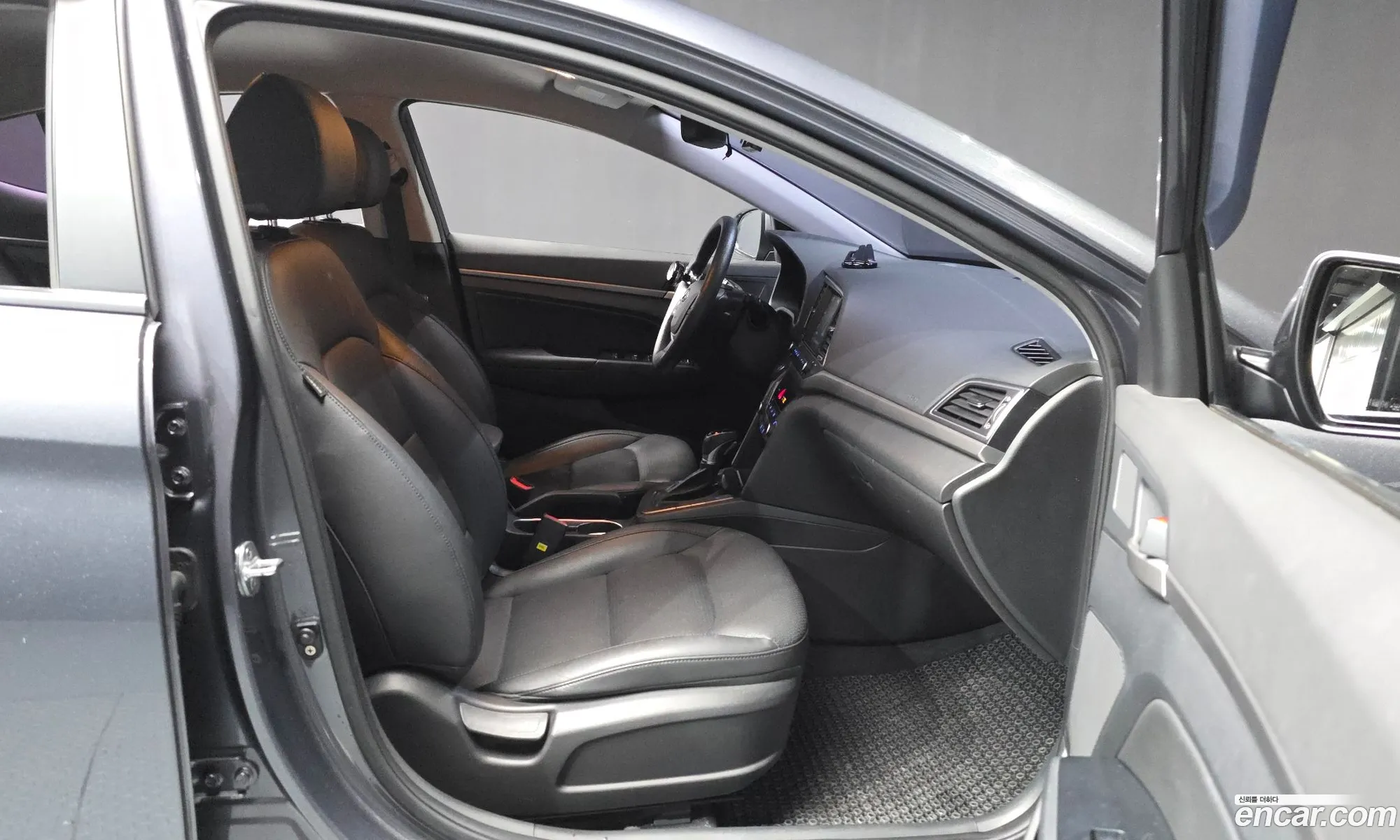 Hyundai Elantra AD 2018 — 12
