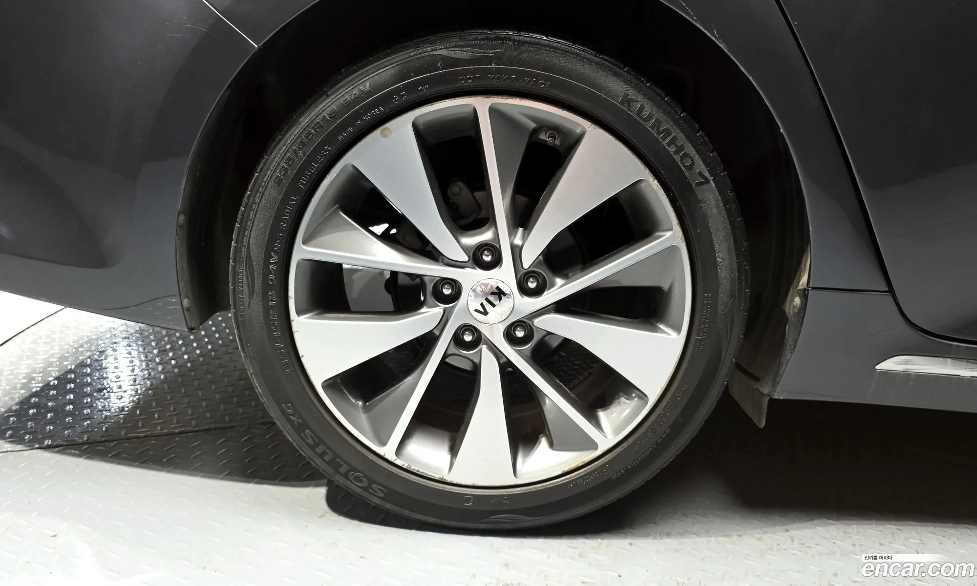 Kia K5 2016 KNAGX411BHA114003 — 9