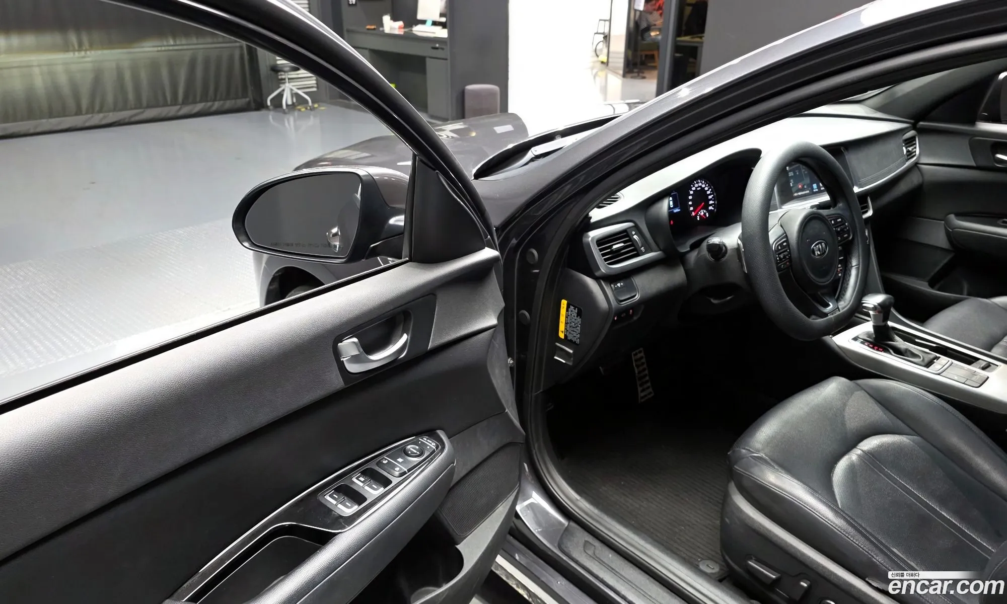 Kia K5 2016 KNAGX411BHA114003 — 5