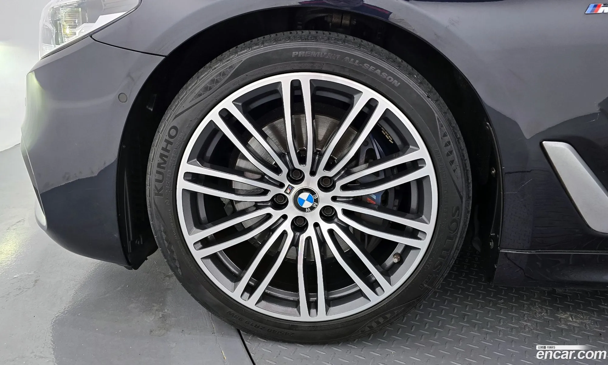 BMW 5 Series 2019 WBAJD9101KWW34006 — 4