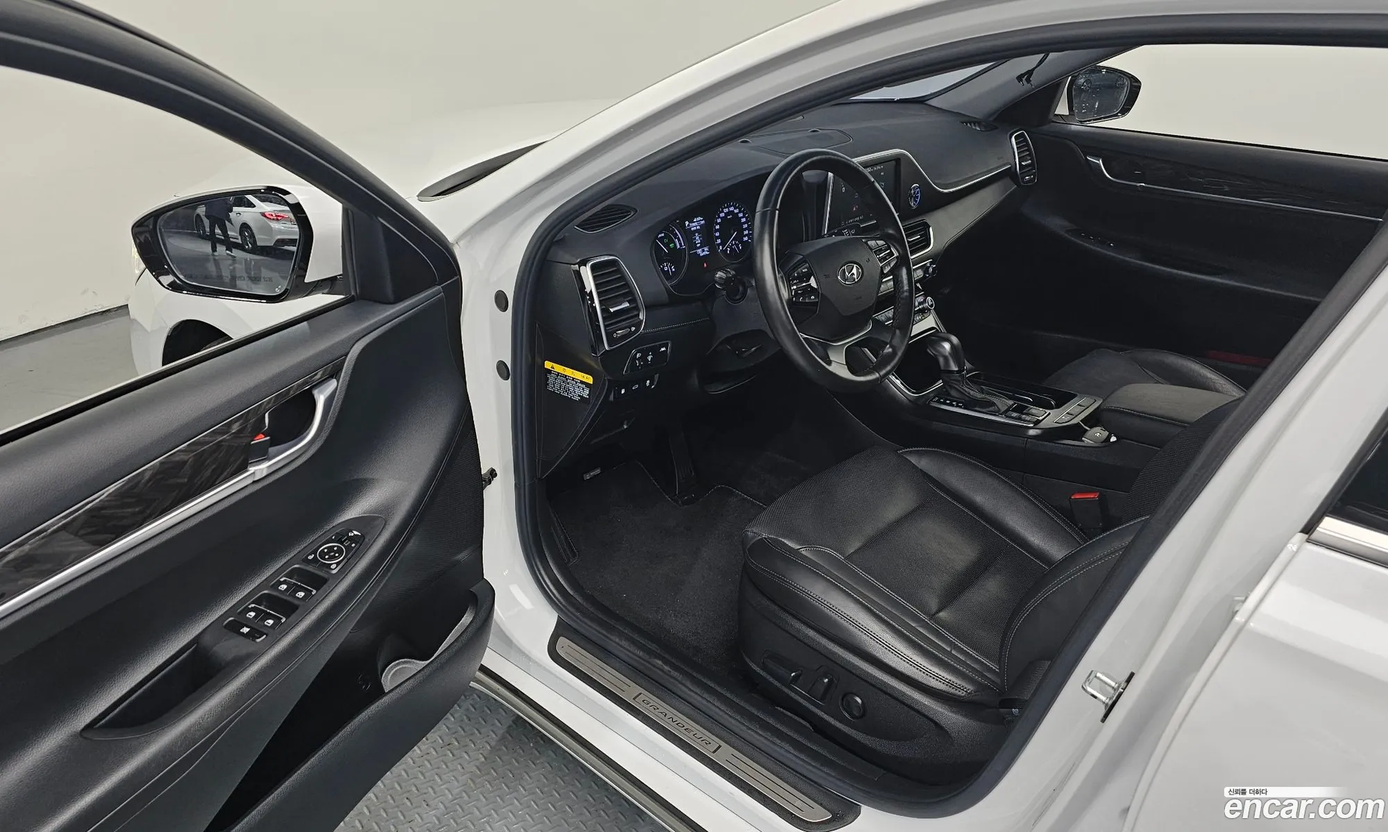Hyundai Grandeur IG Hybrid 2018 — 18
