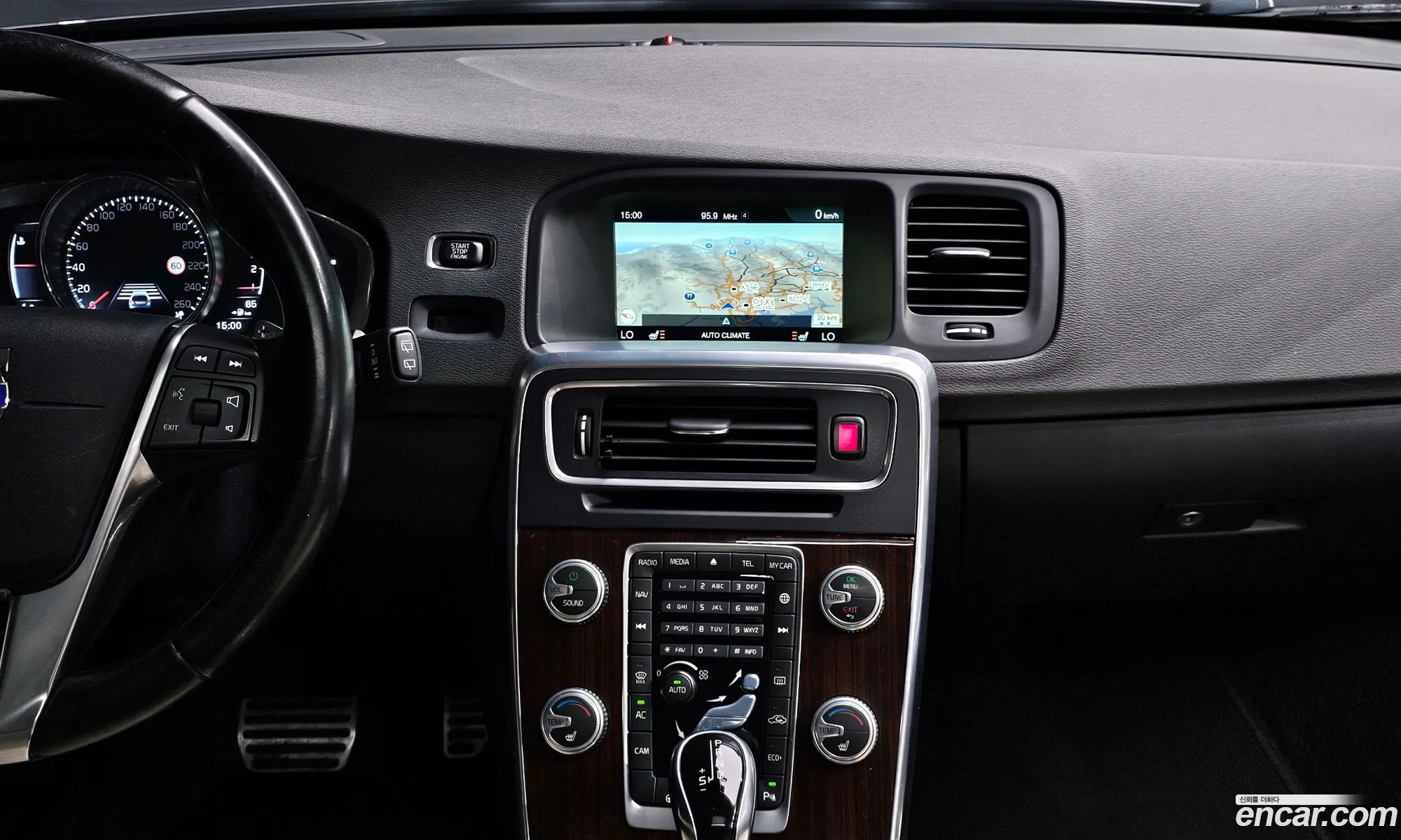 Volvo V60 2016 YV1FWA8BDG1305756 — 4