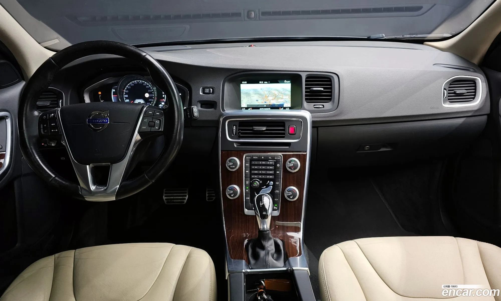 Volvo V60 2016 YV1FWA8BDG1305756 — 14
