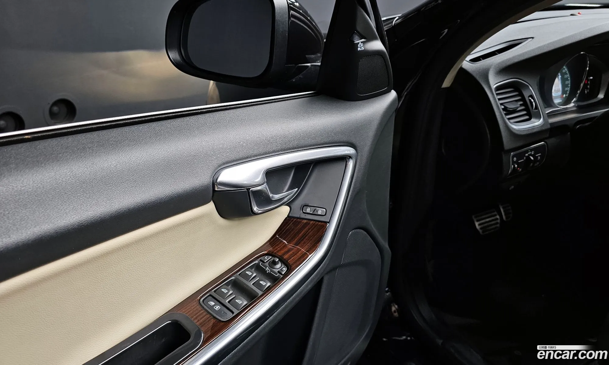 Volvo V60 2016 YV1FWA8BDG1305756 — 8