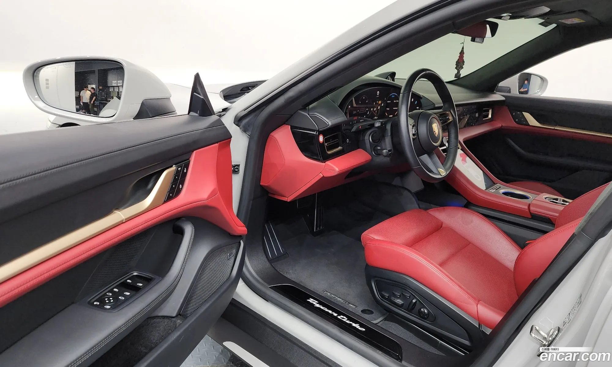 Porsche Taycan 2024 — 2