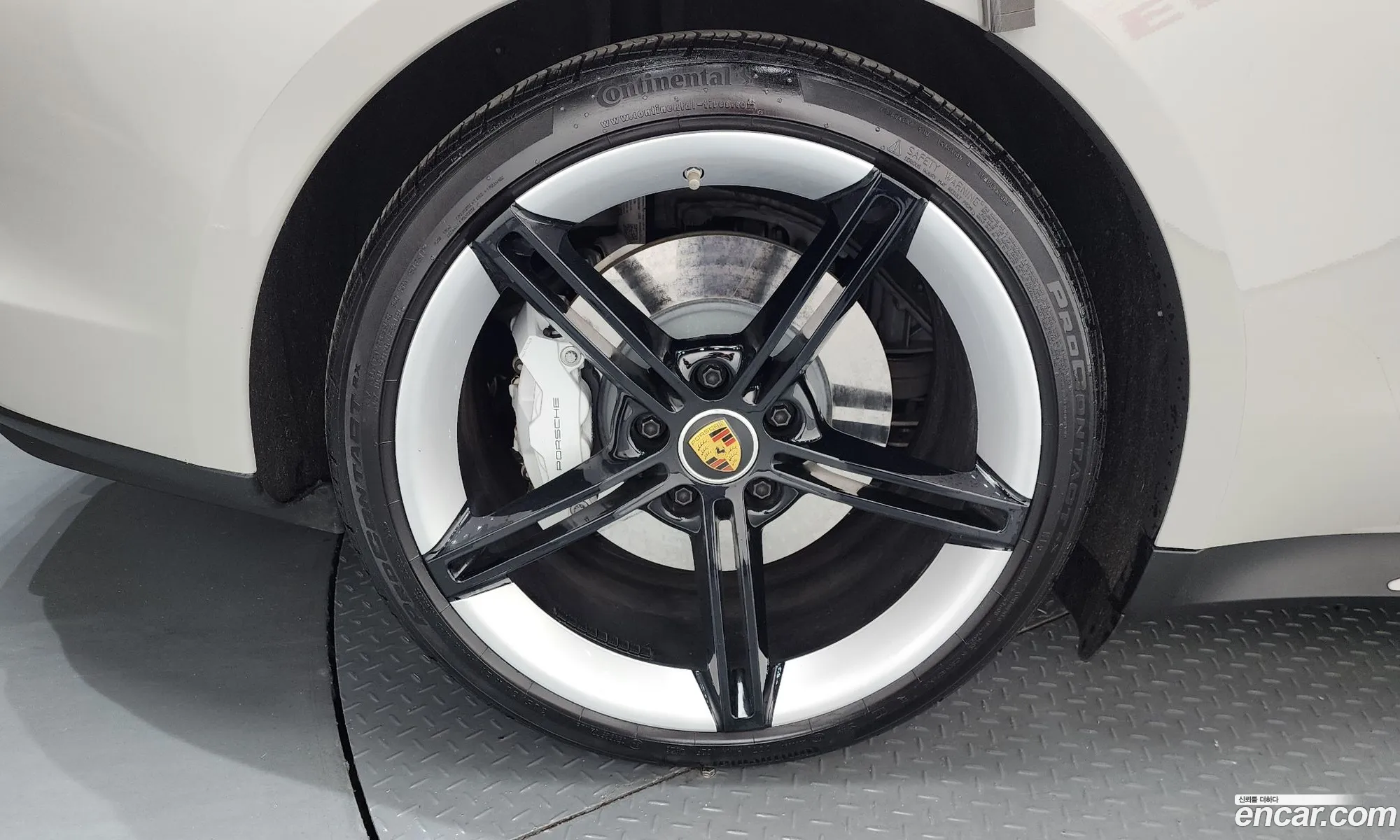 Porsche Taycan 2024 — 3