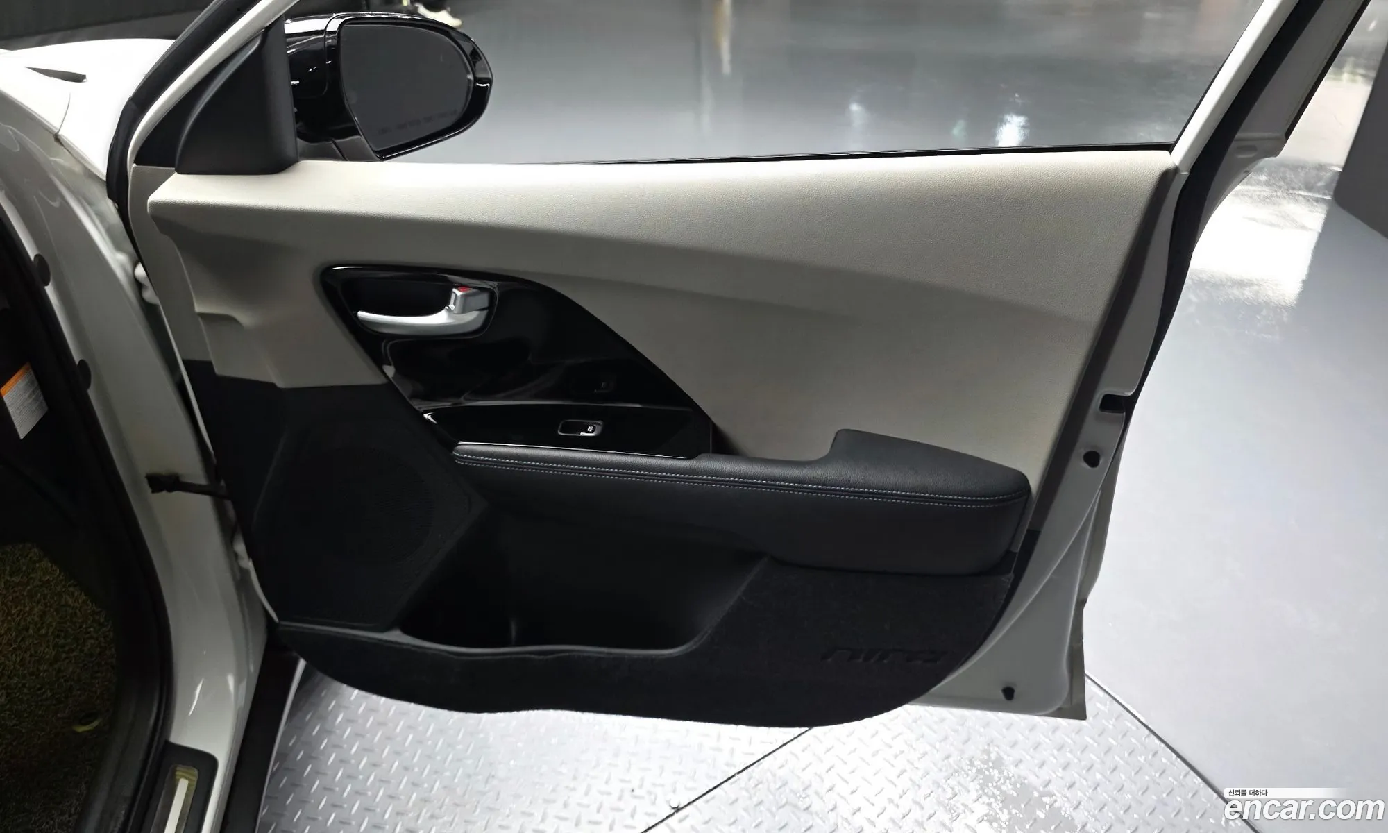 Kia Niro 2017 KNACC81CGJA087542 — 28