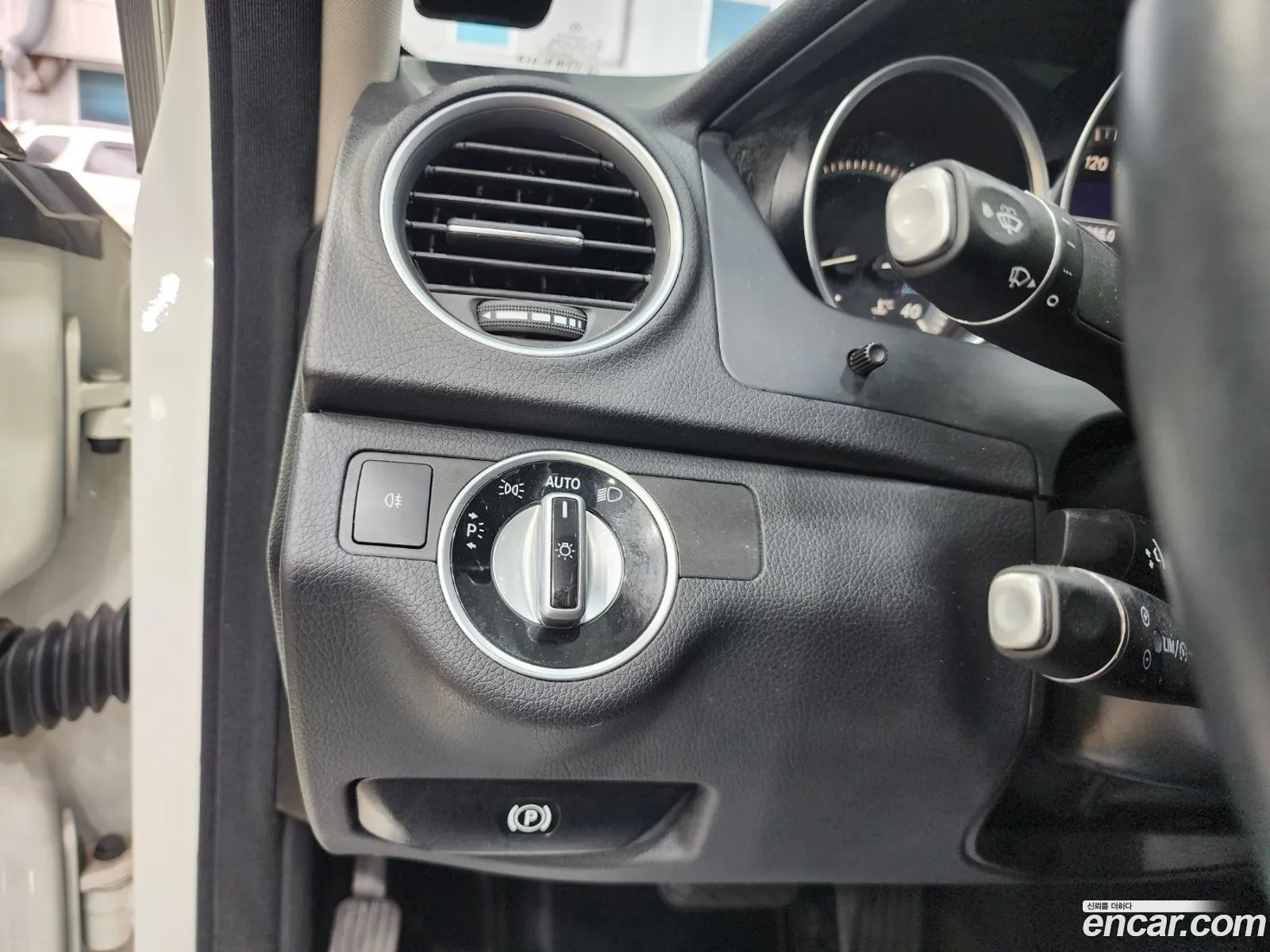 Mercedes-Benz C-Class W204 2013 — 17
