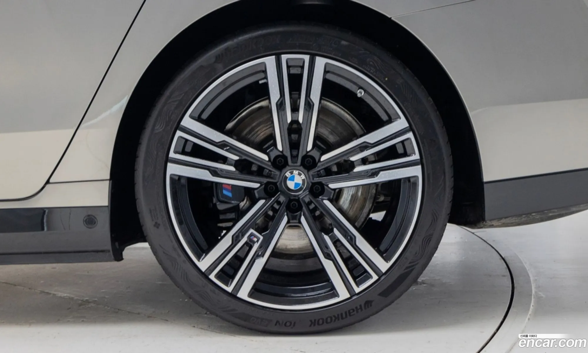 BMW i7 2025 — 17