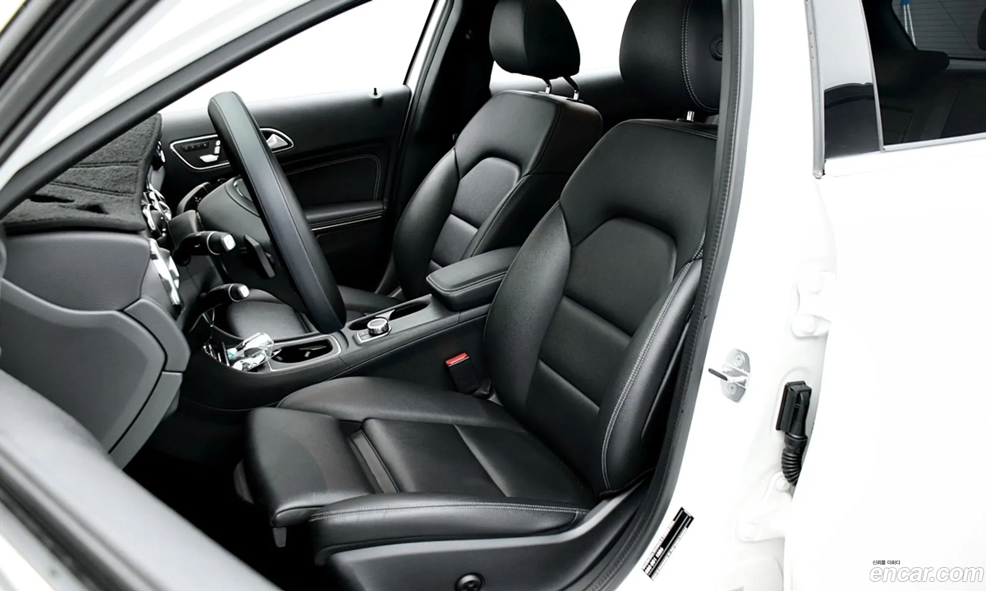 Mercedes-Benz GLA-Class X156 2019 — 16