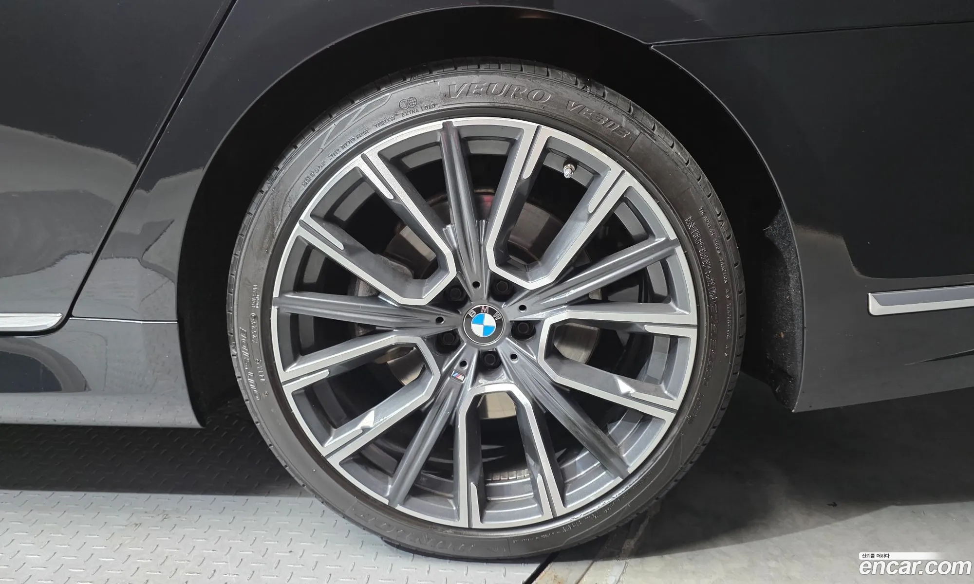 BMW 7 Series 2022 WBA7T4102NCJ42879 — 16