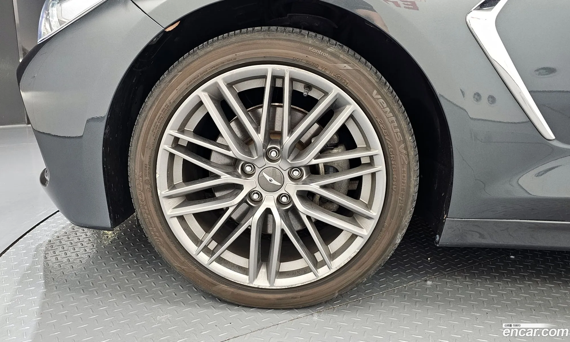 Genesis G70 2017 — 21