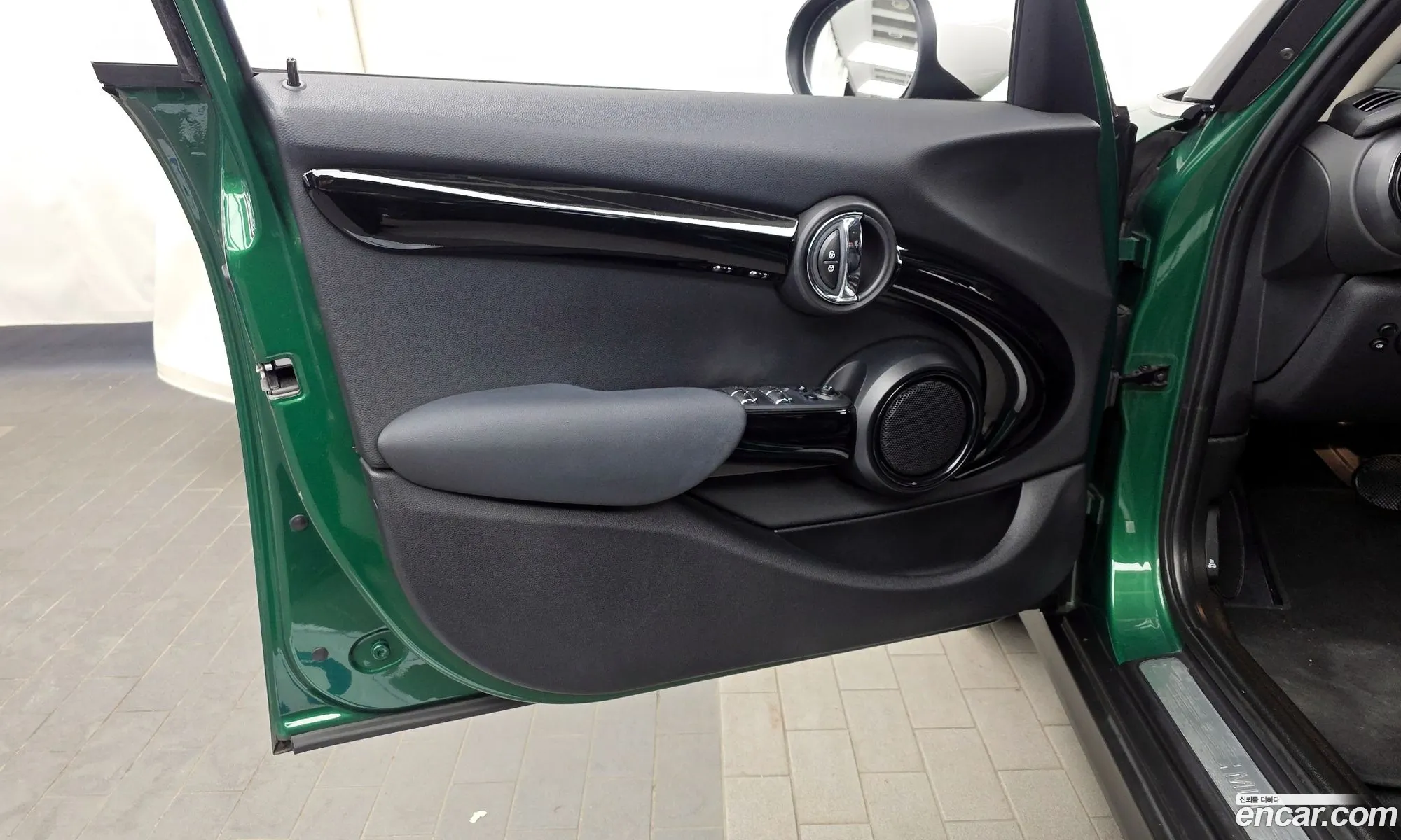 Mini Cooper 2021 WMW41DK00N2P77628 — 26