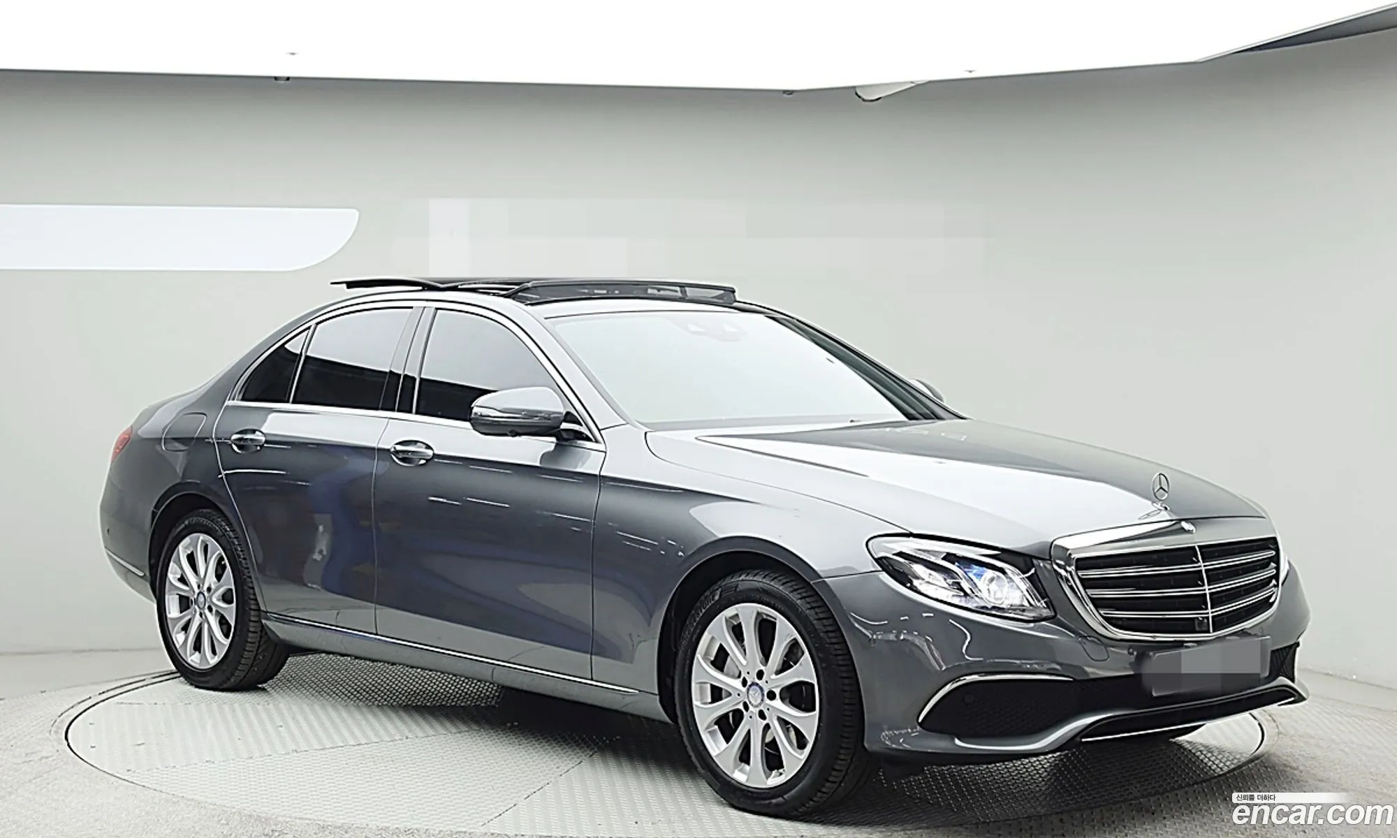 Mercedes-Benz E-Class W213 2017 — 15