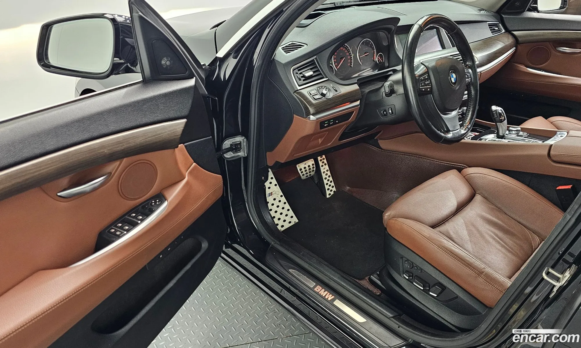 BMW 5 Series GT 2012 WBAXC2103DC989977 — 10